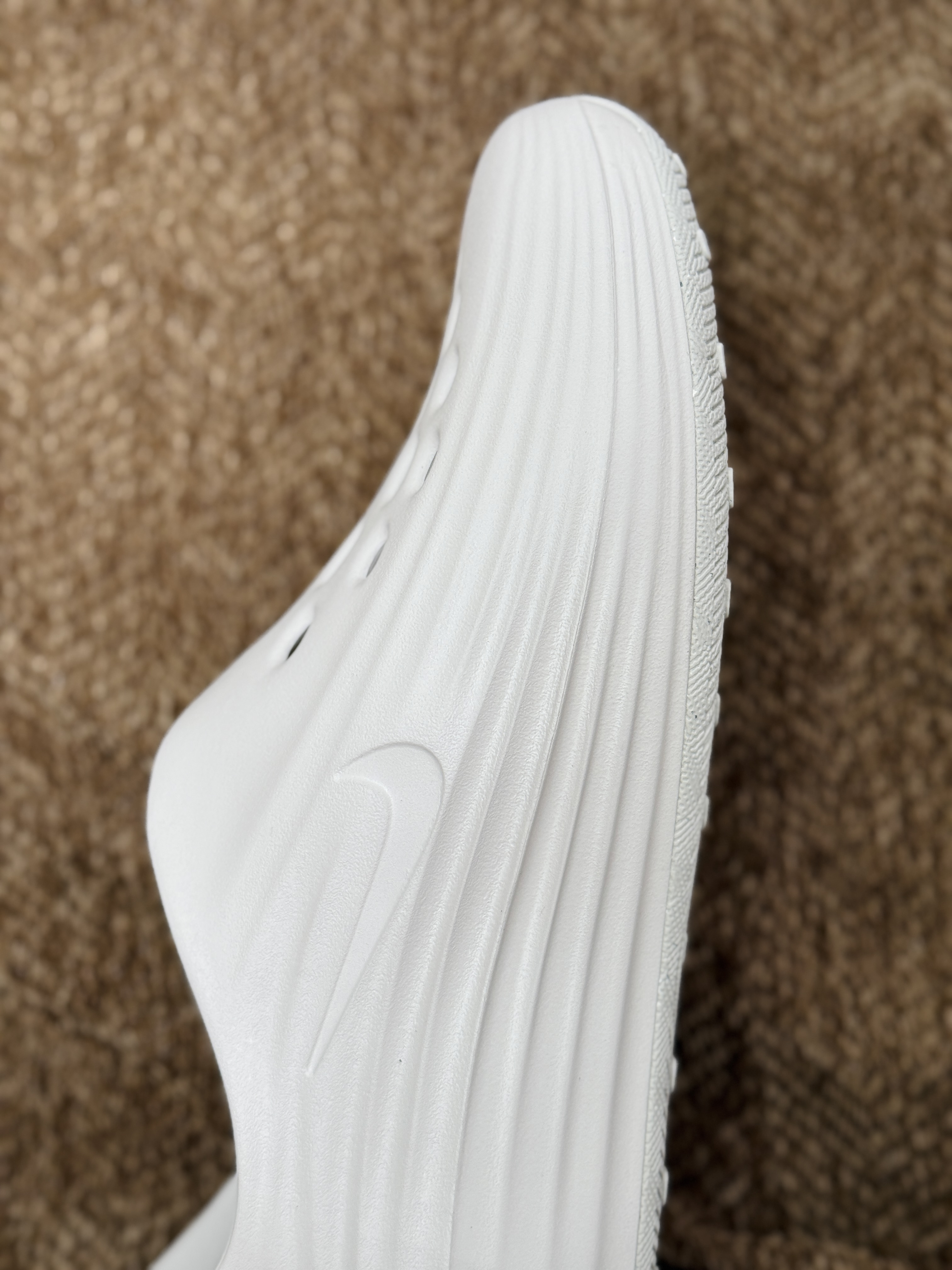 正确复合底 Nike Reactx Rejuven8 洞洞鞋 简约舒适  室外拖鞋 男女同款 白色  HV5062-101