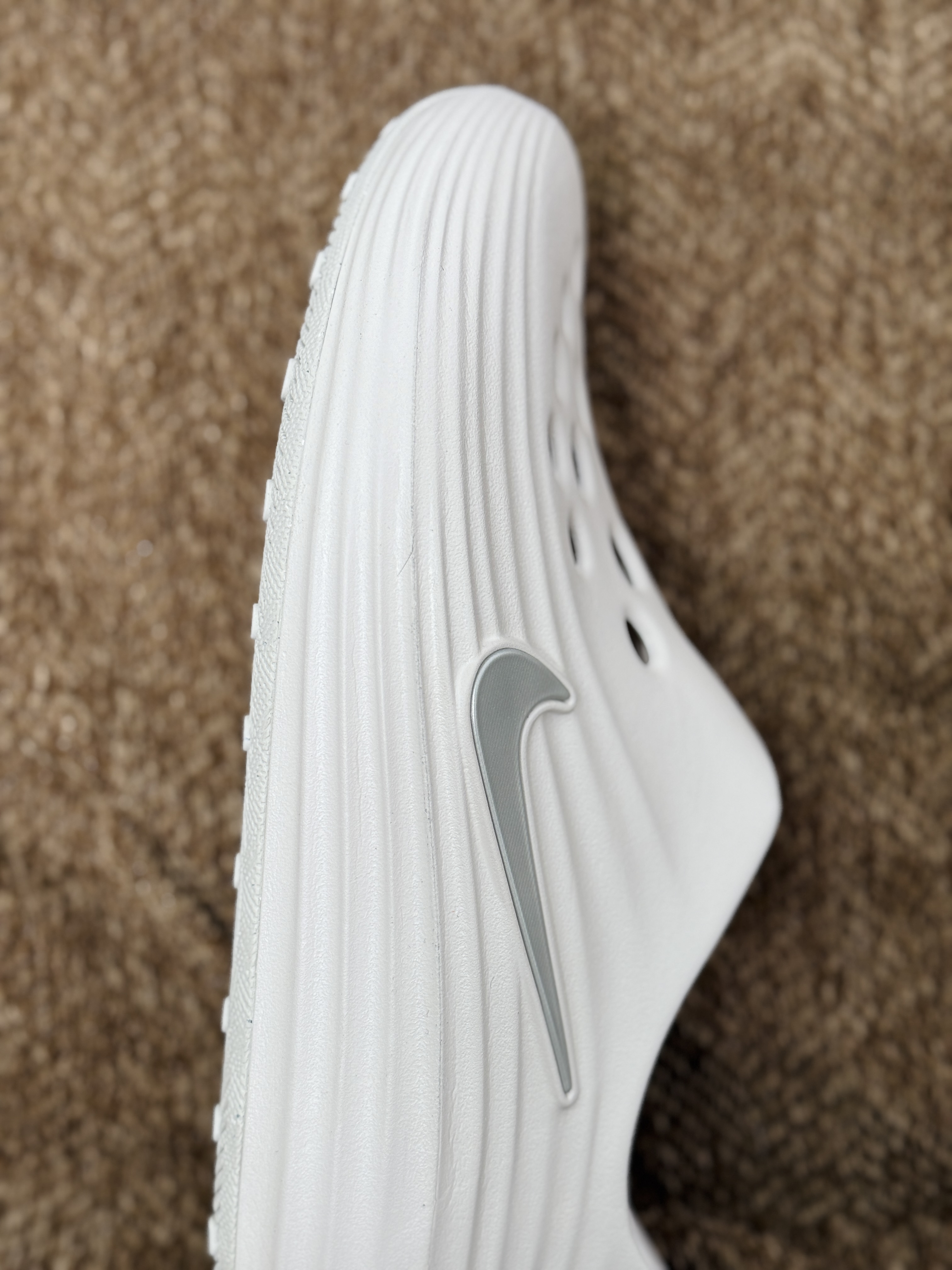 正确复合底 Nike Reactx Rejuven8 洞洞鞋 简约舒适  室外拖鞋 男女同款 白色  HV5062-101