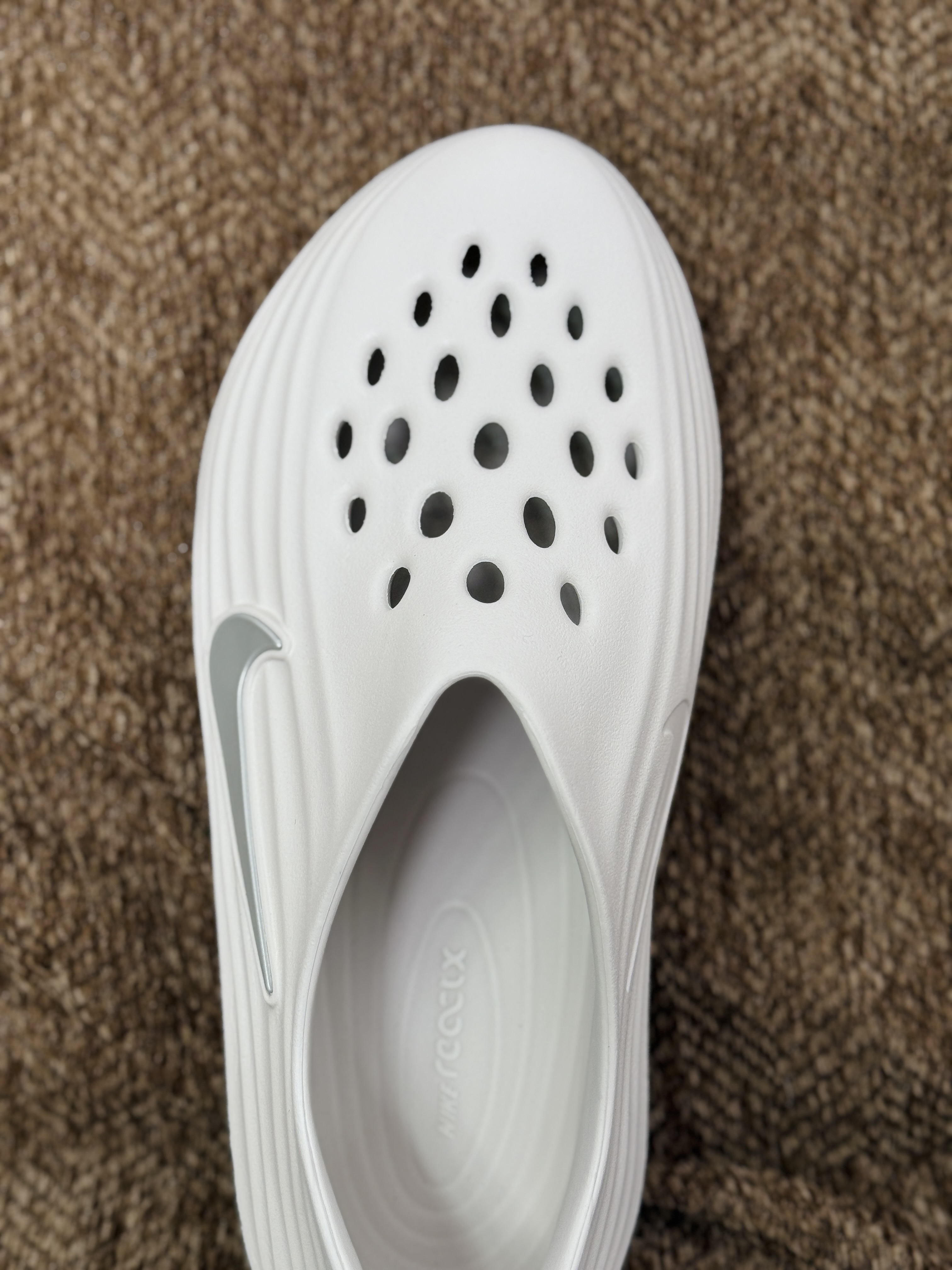 正确复合底 Nike Reactx Rejuven8 洞洞鞋 简约舒适  室外拖鞋 男女同款 白色  HV5062-101