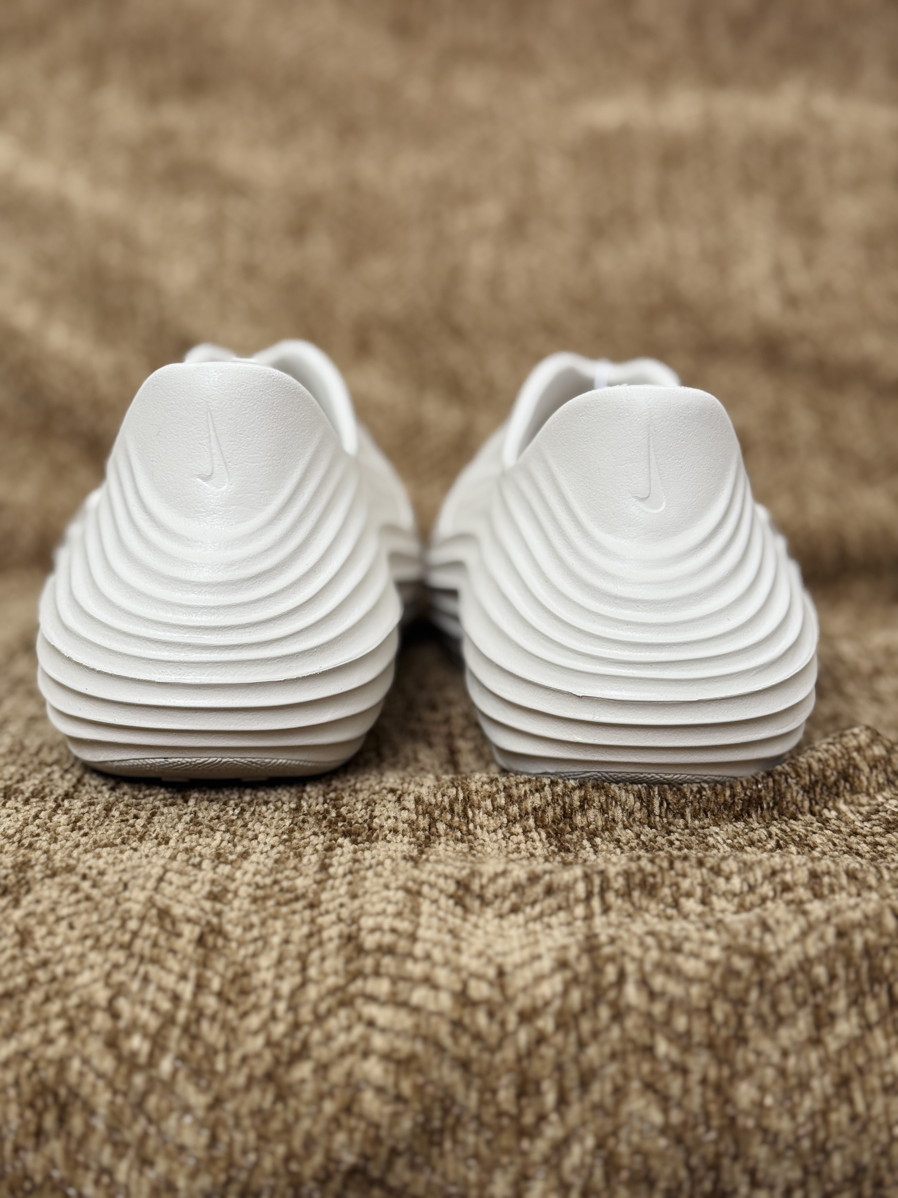 正确复合底 Nike Reactx Rejuven8 洞洞鞋 简约舒适  室外拖鞋 男女同款 白色  HV5062-101