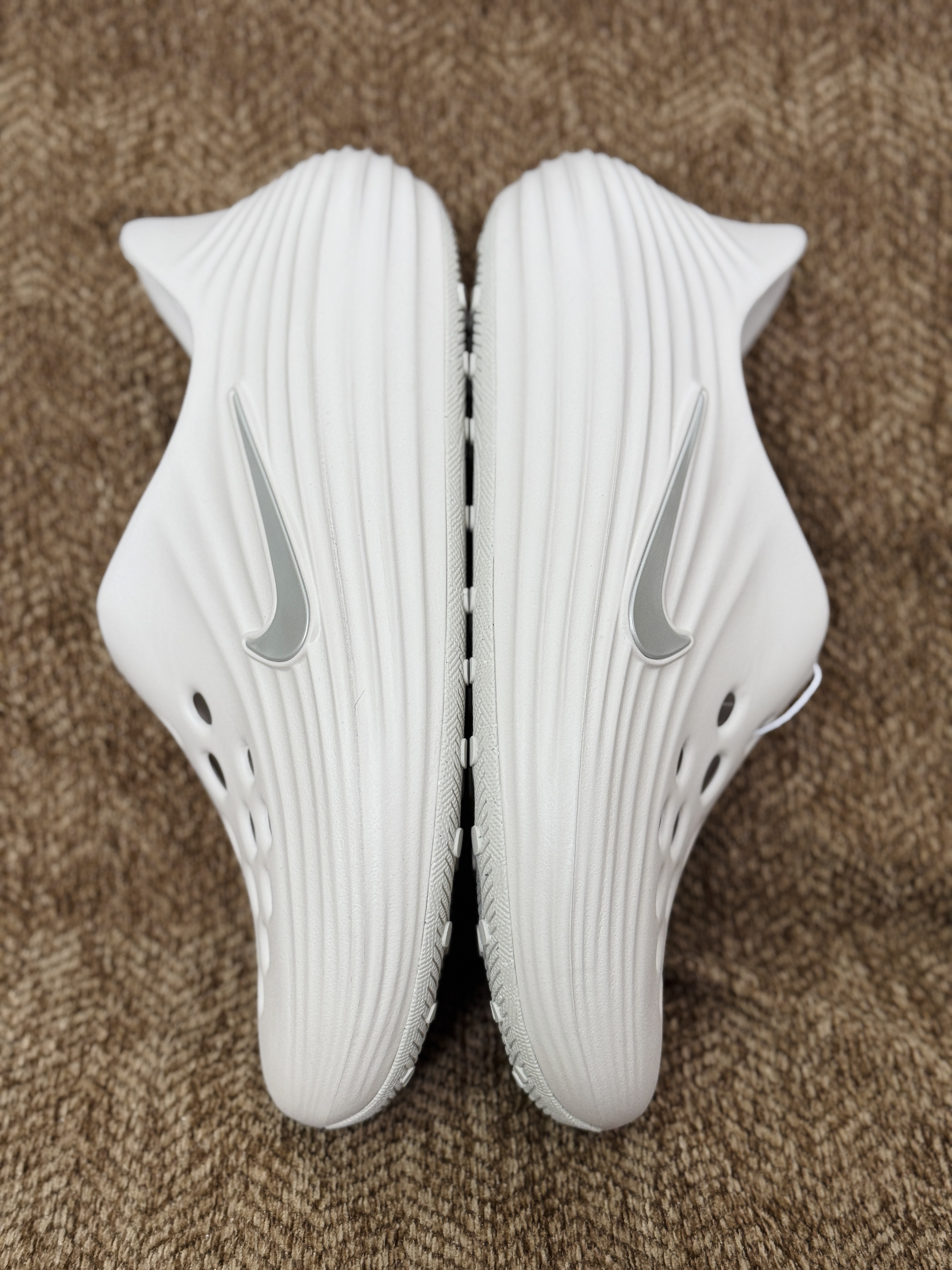 正确复合底 Nike Reactx Rejuven8 洞洞鞋 简约舒适  室外拖鞋 男女同款 白色  HV5062-101