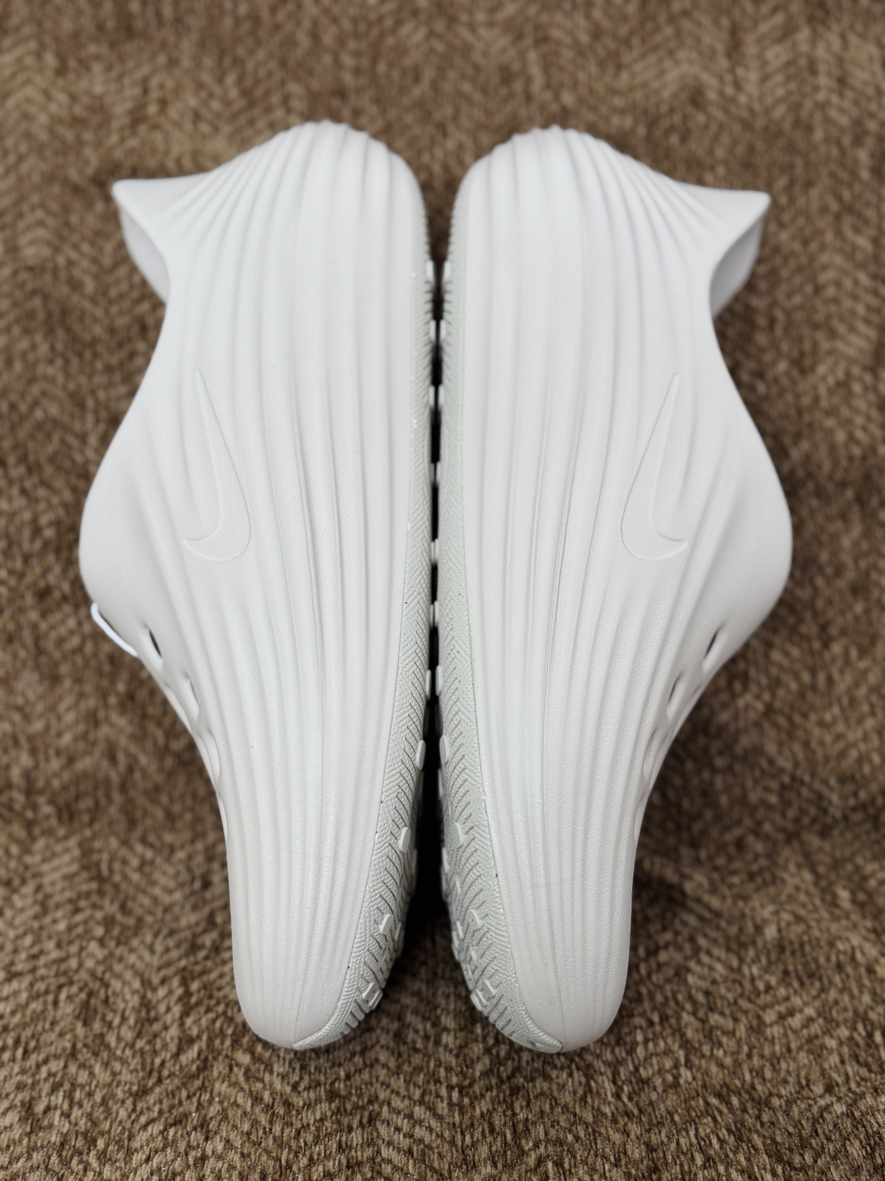 正确复合底 Nike Reactx Rejuven8 洞洞鞋 简约舒适  室外拖鞋 男女同款 白色  HV5062-101