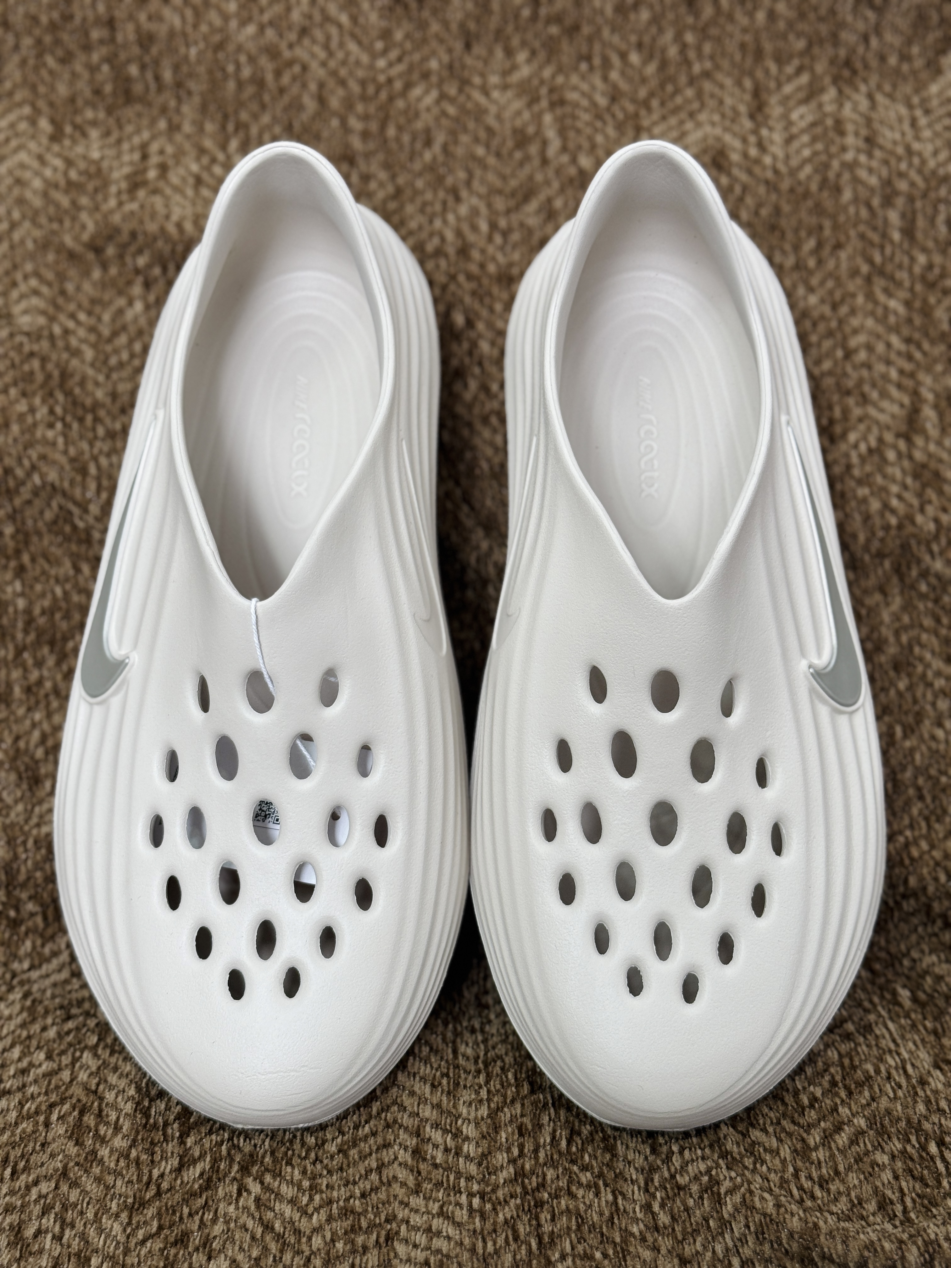 正确复合底 Nike Reactx Rejuven8 洞洞鞋 简约舒适  室外拖鞋 男女同款 白色  HV5062-101