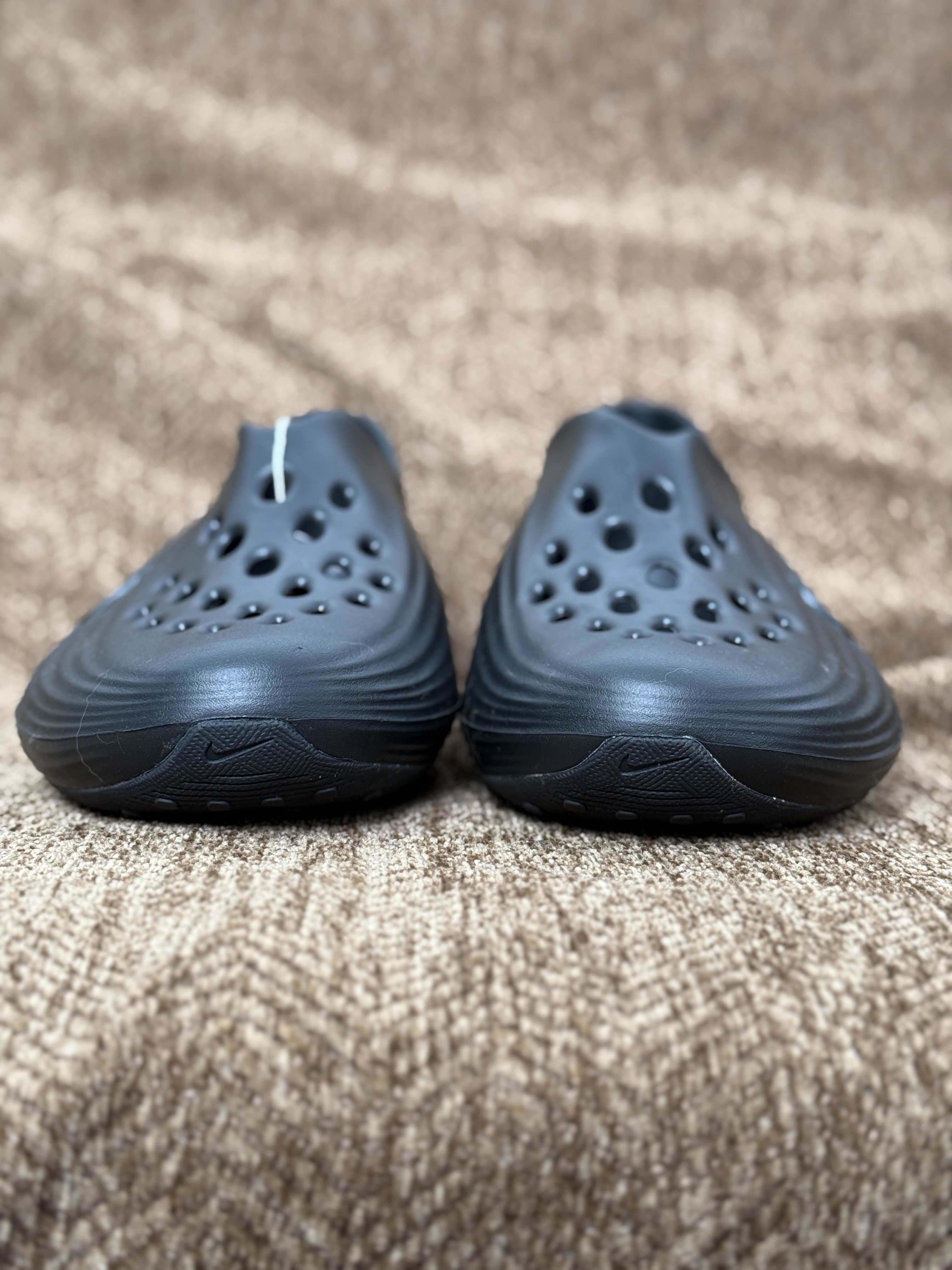  正确复合底 Nike Reactx Rejuven8 洞洞鞋 简约舒适  室外拖鞋 男女同款  黑色 HV5060-001