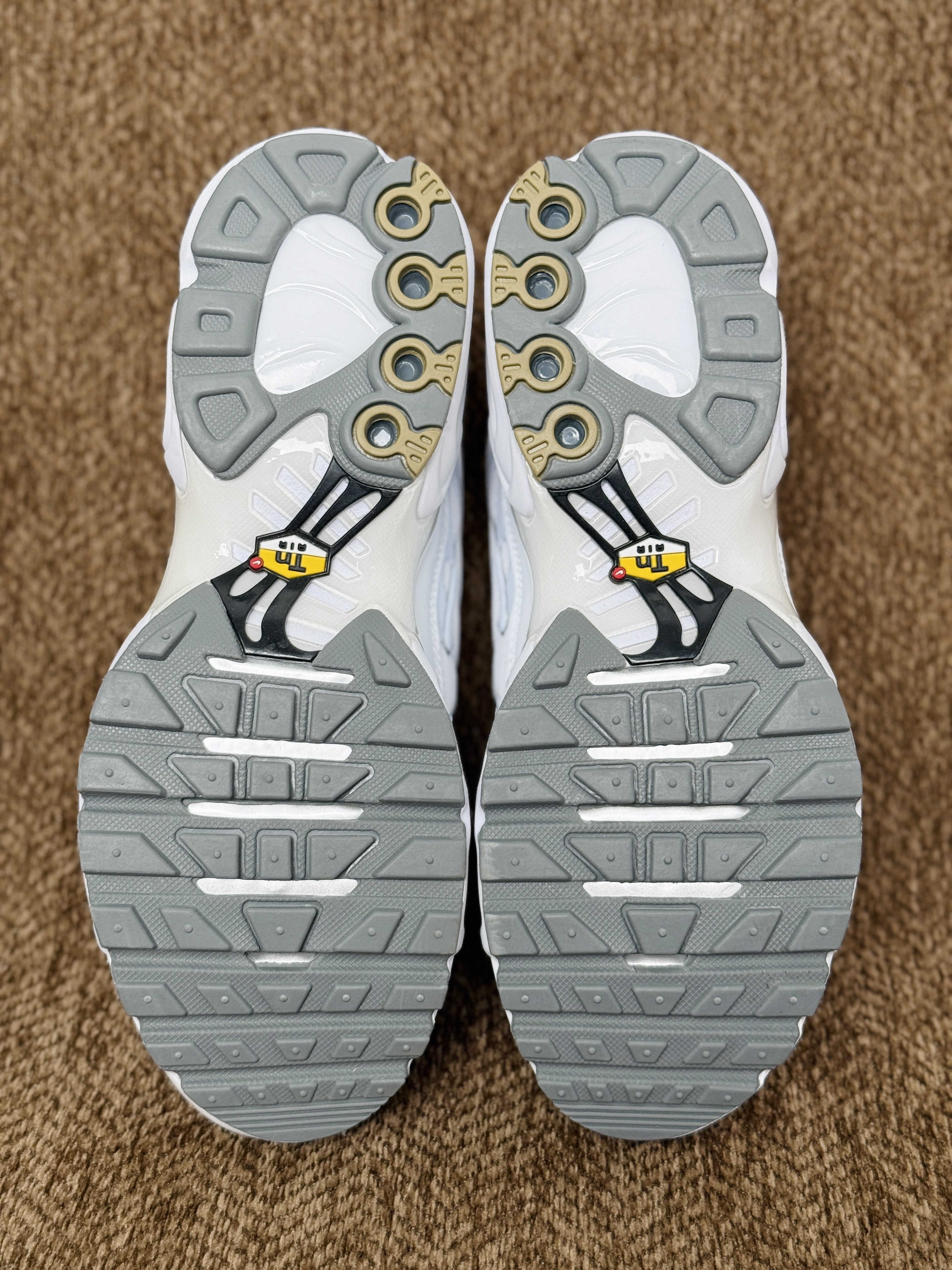 Nike Air Max Plus  TN大气垫 低筒 网布防滑 运动鞋 休闲鞋 球鞋 男鞋 波鞋  白色 604133-139