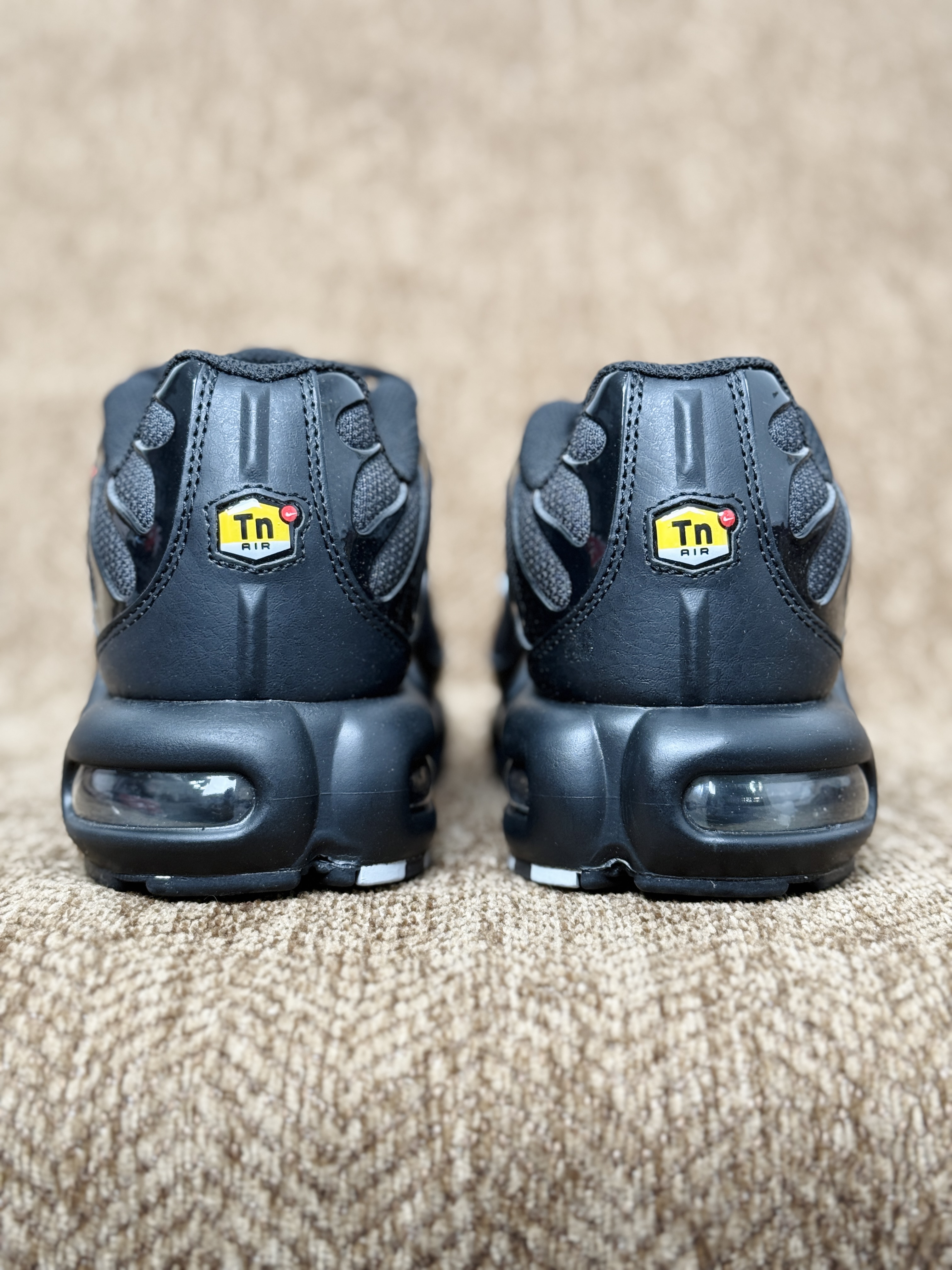 Nike Air Max Plus  TN大气垫 低筒 网布防滑 运动鞋 休闲鞋 球鞋 男鞋 波鞋  黑四勾 FJ4224-001