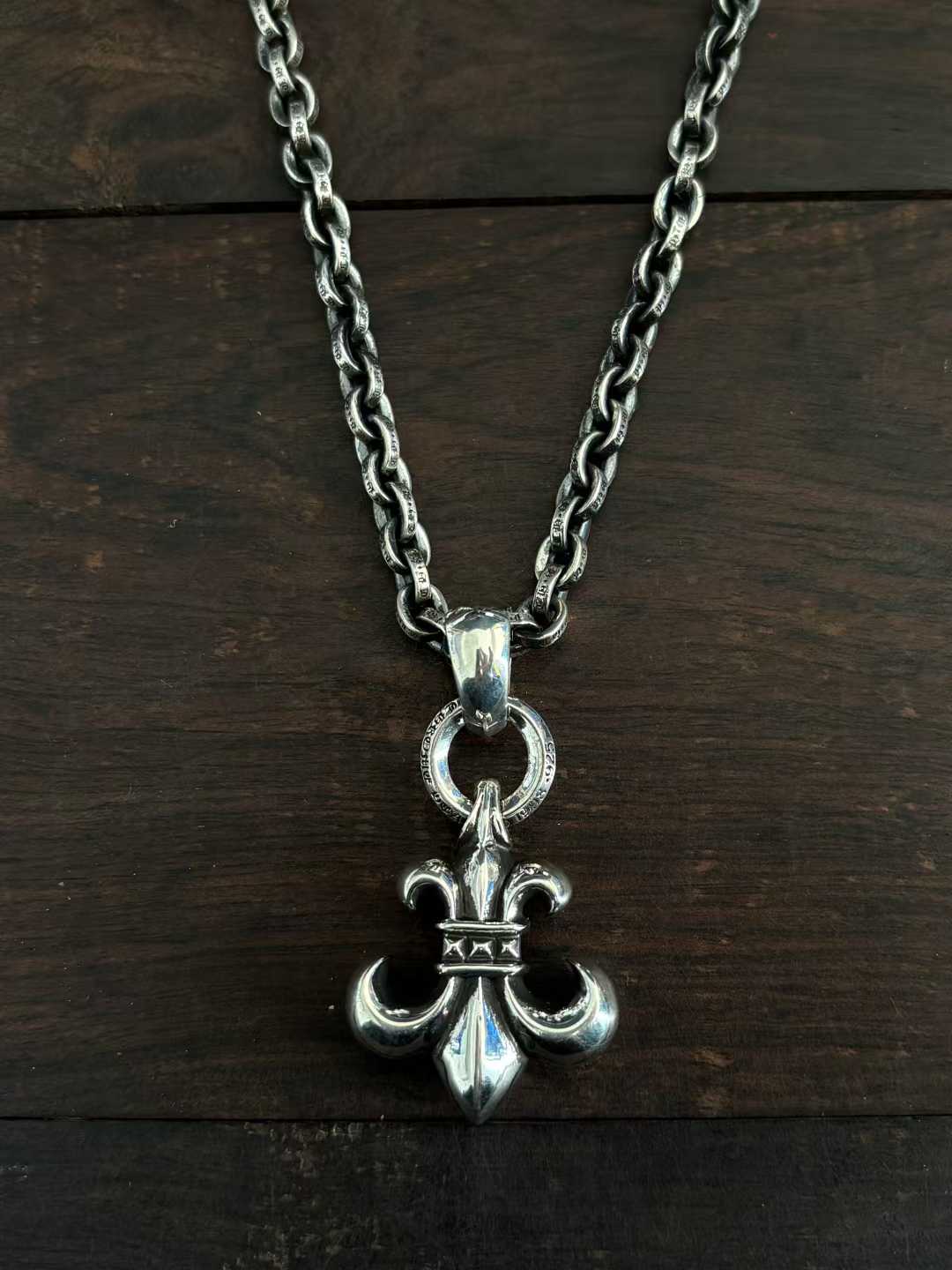 Chrome Hearts  CH 克罗心 925银 字母刻字 童军花 项链 （价格根据长度每日银价所定）