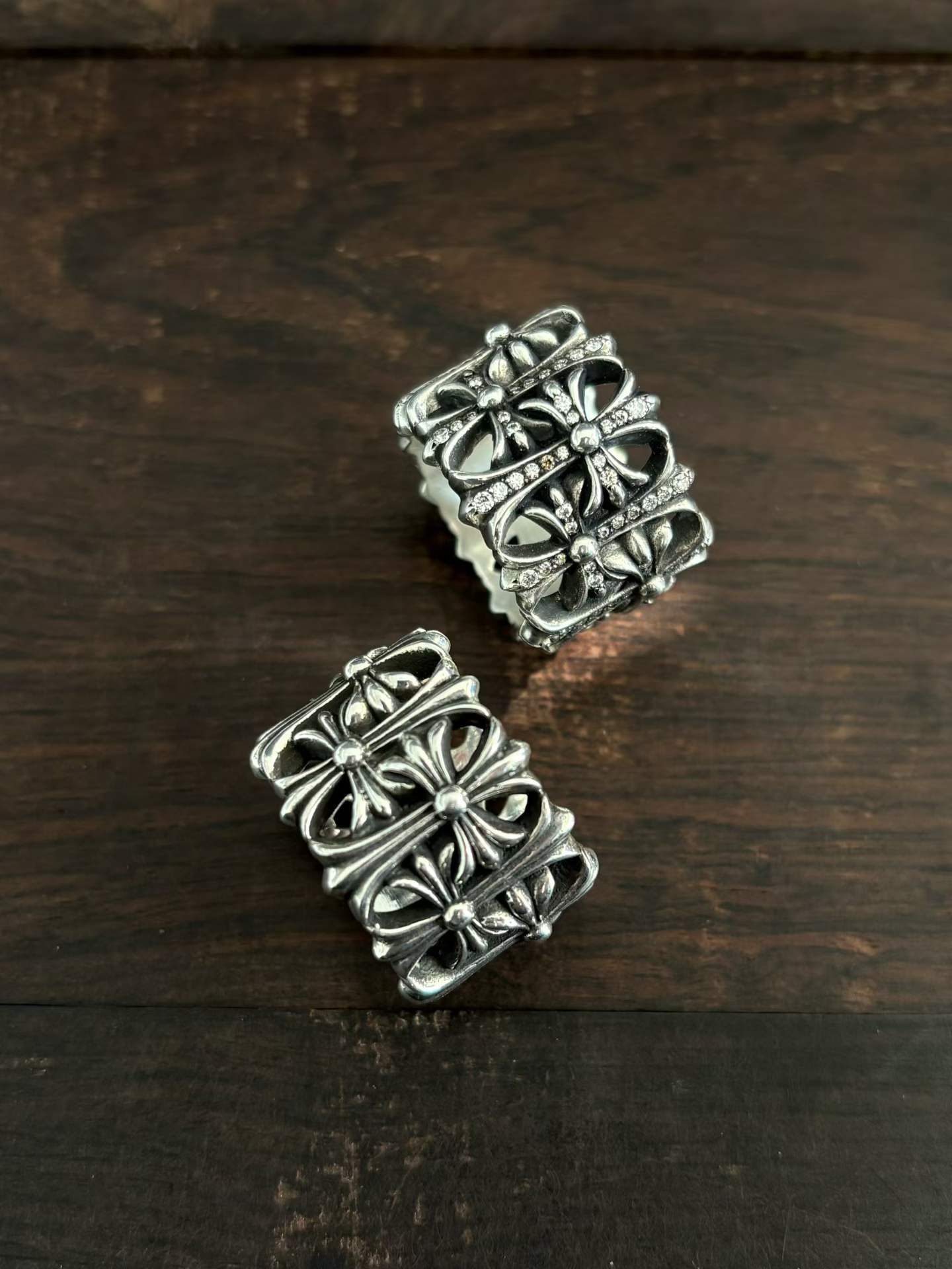 Chrome Hearts  CH 克罗心 925银  男女同款情侣对戒  墓葬坟墓十字花  镶钻/不镶钻  宽版（由于银价的浮动 與尺寸不同真實售價咨詢客服）