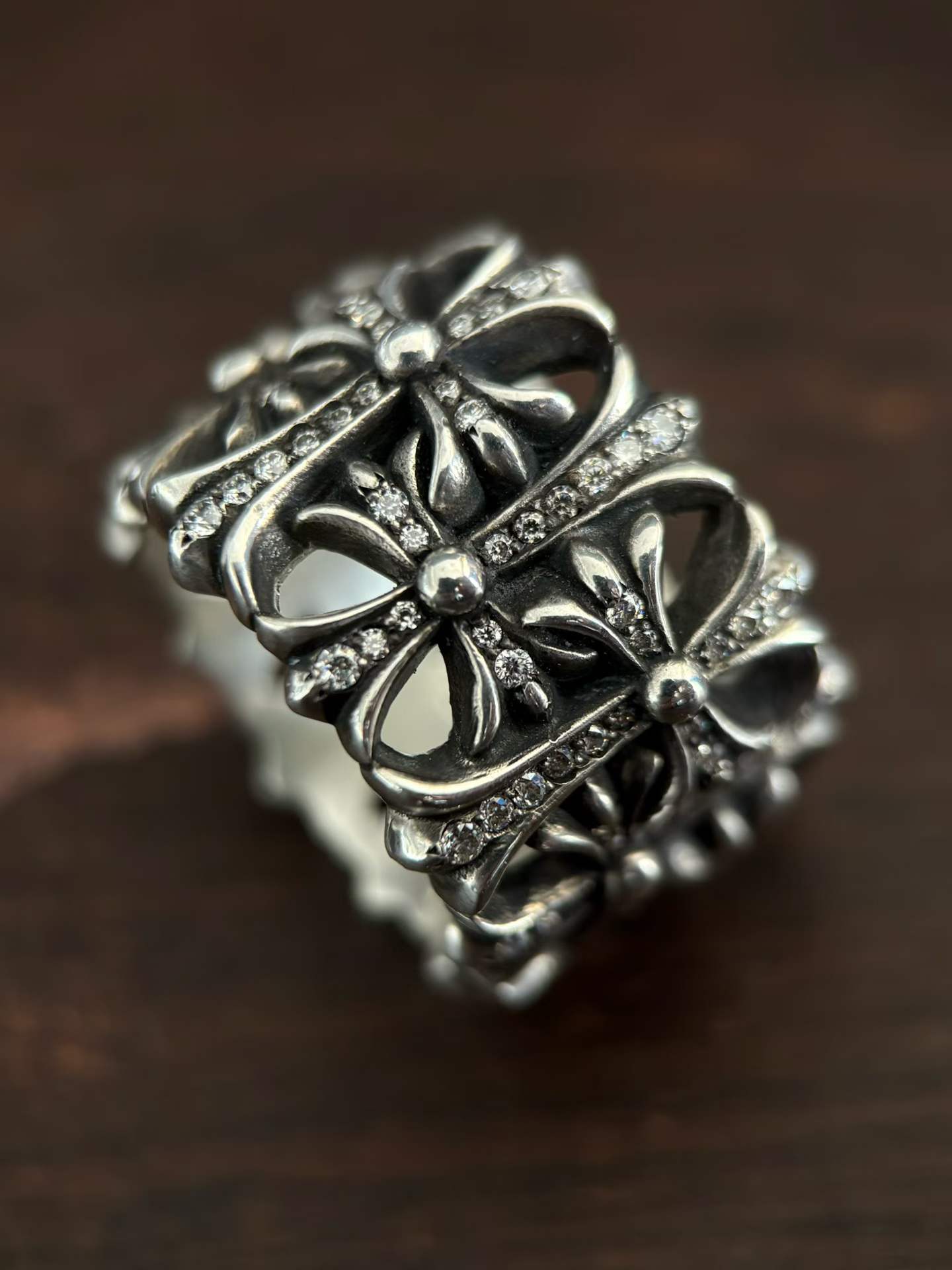 Chrome Hearts  CH 克罗心 925银  男女同款情侣对戒  墓葬坟墓十字花  镶钻/不镶钻  宽版（由于银价的浮动 與尺寸不同真實售價咨詢客服）
