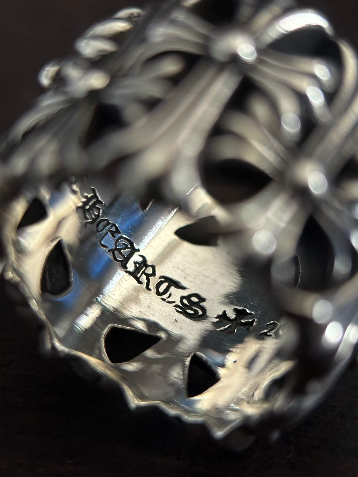 Chrome Hearts  CH 克罗心 925银  男女同款情侣对戒  墓葬坟墓十字花  镶钻/不镶钻  宽版（由于银价的浮动 與尺寸不同真實售價咨詢客服）