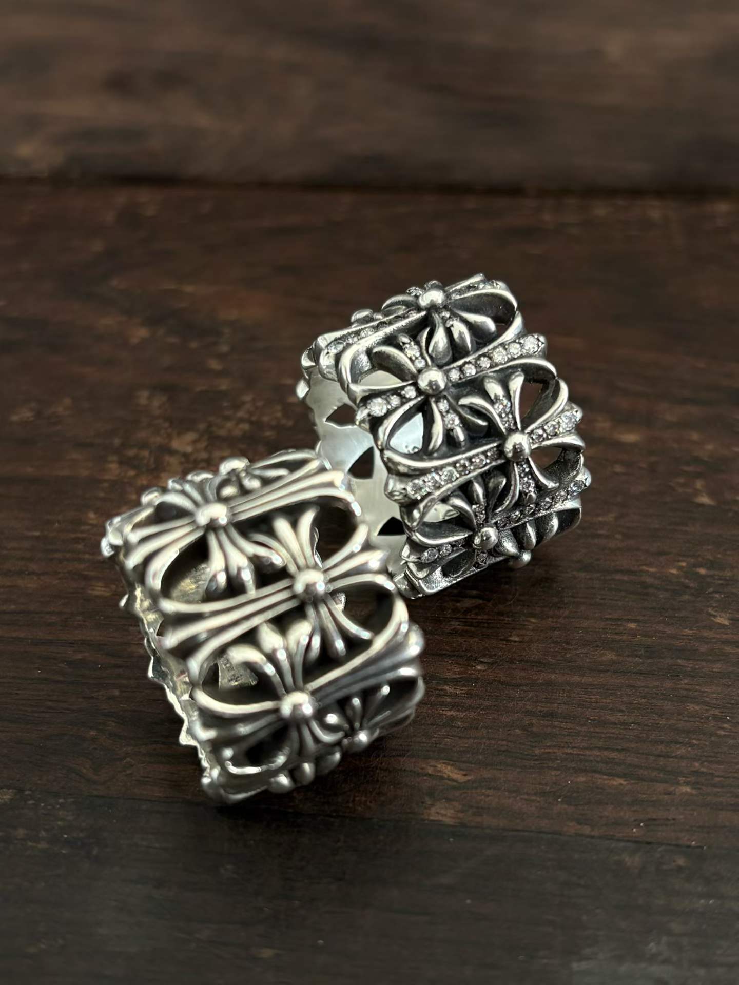 Chrome Hearts  CH 克罗心 925银  男女同款情侣对戒  墓葬坟墓十字花  镶钻/不镶钻  宽版（由于银价的浮动 與尺寸不同真實售價咨詢客服）