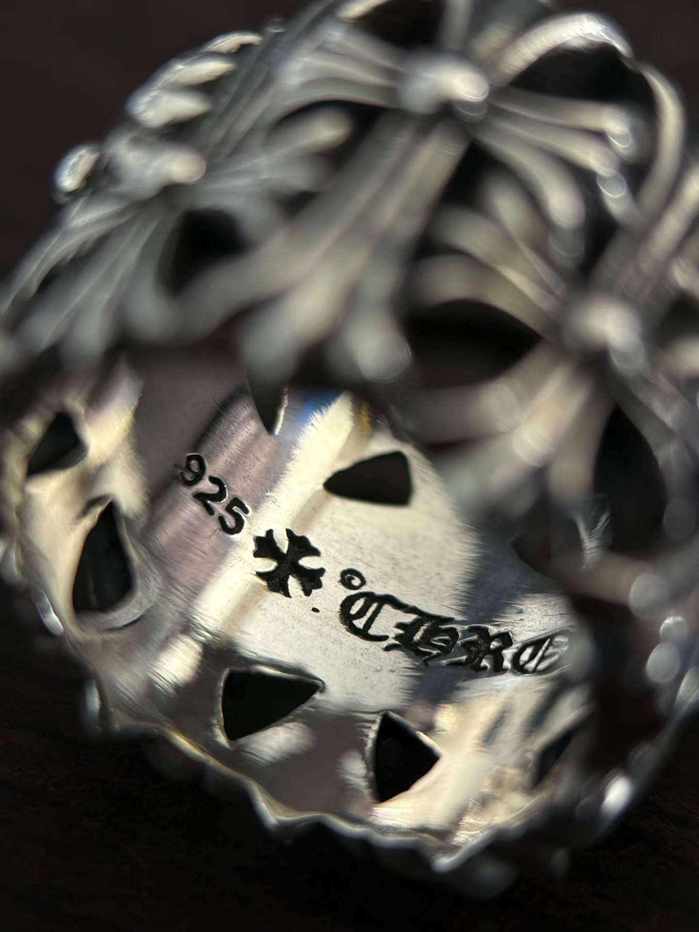 Chrome Hearts  CH 克罗心 925银  男女同款情侣对戒  墓葬坟墓十字花  镶钻/不镶钻  宽版（由于银价的浮动 與尺寸不同真實售價咨詢客服）