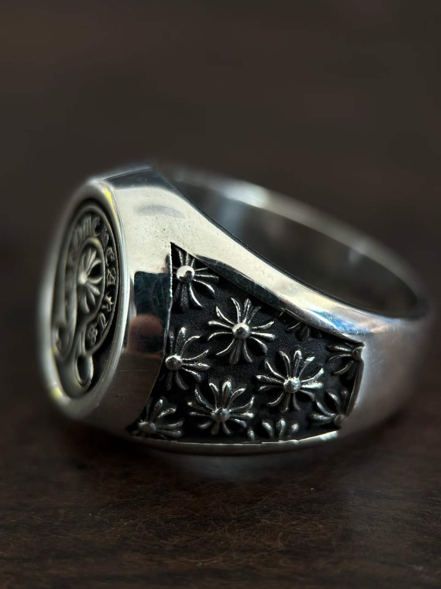 Chrome Hearts  CH 克罗心 925银  男女同款情侣对戒 马蹄 宽版（由于银价的浮动 與尺寸不同真實售價咨詢客服）