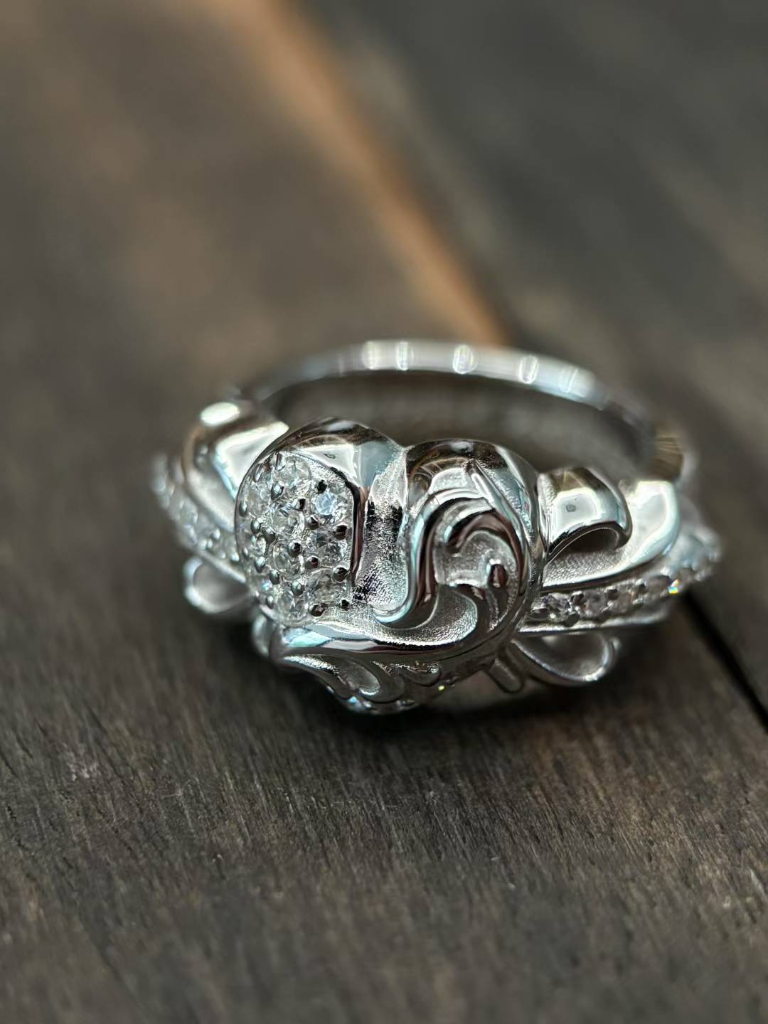 Chrome Hearts  CH 克罗心 925银  男女同款情侣对戒  镀金 镶钻 戒指（由于银价的浮动 與尺寸不同真實售價咨詢客服）