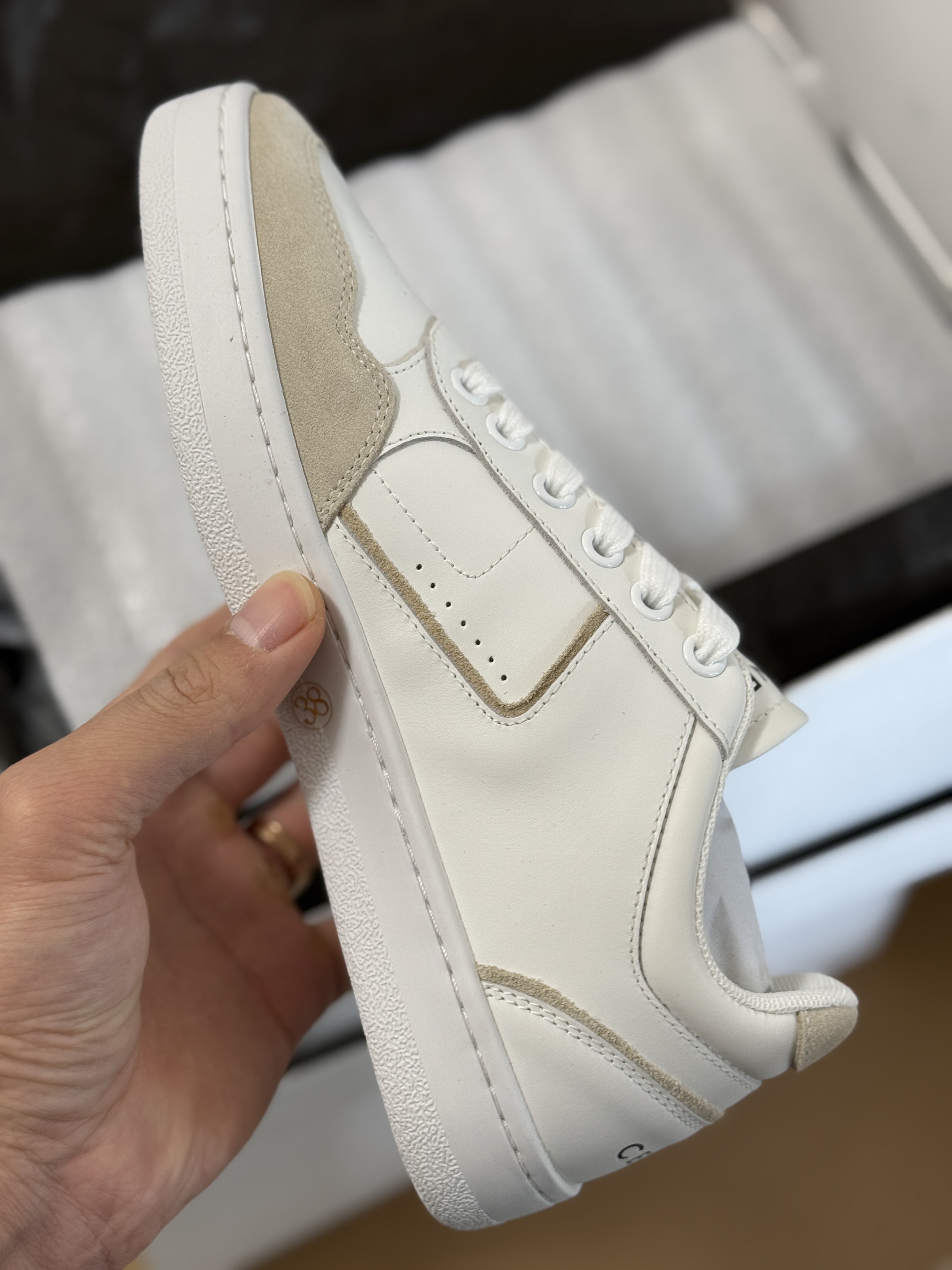 Celine 赛琳  Trainer 圆头 低筒 板鞋  白色 
