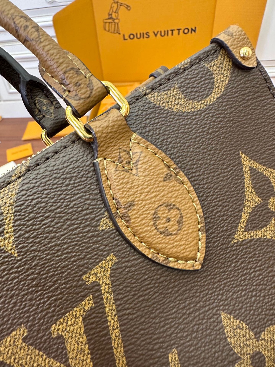 LOUIS VUITTON Onthego East West 经典老花满印拉链开合 托特包 单肩包 斜挎包 手提包 女款 棕色 M46653