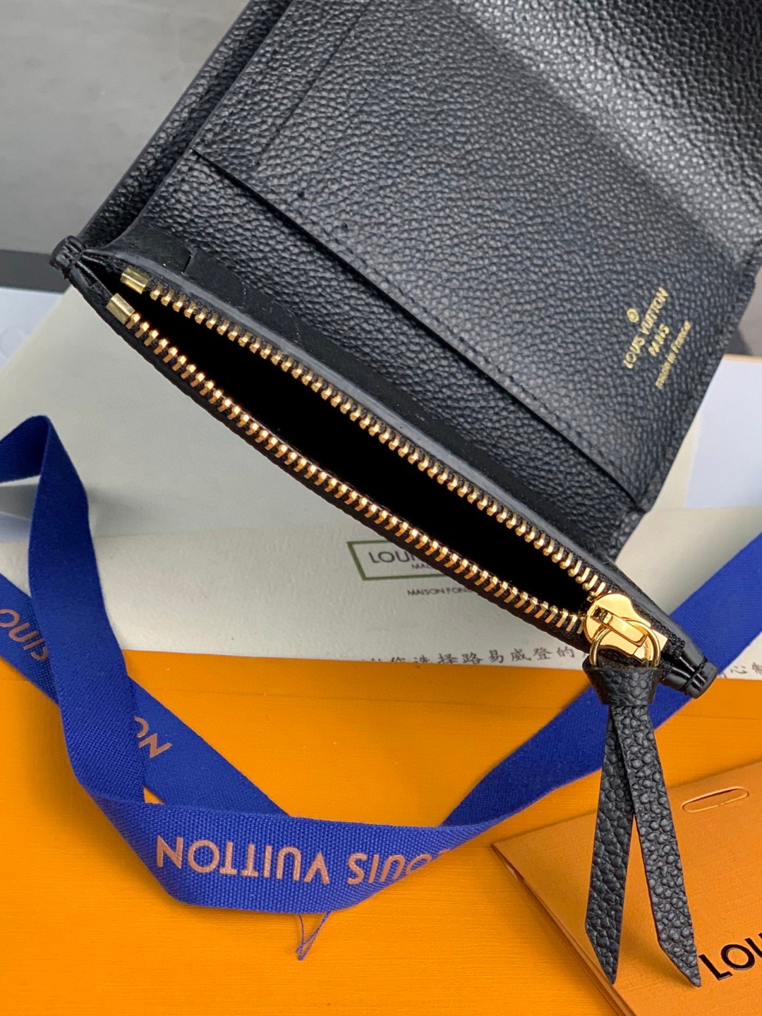 LOUIS VUITTON 经典老花压花图案柔软拉链粒面压花牛皮 钱包 手拿包 黑色 M41938