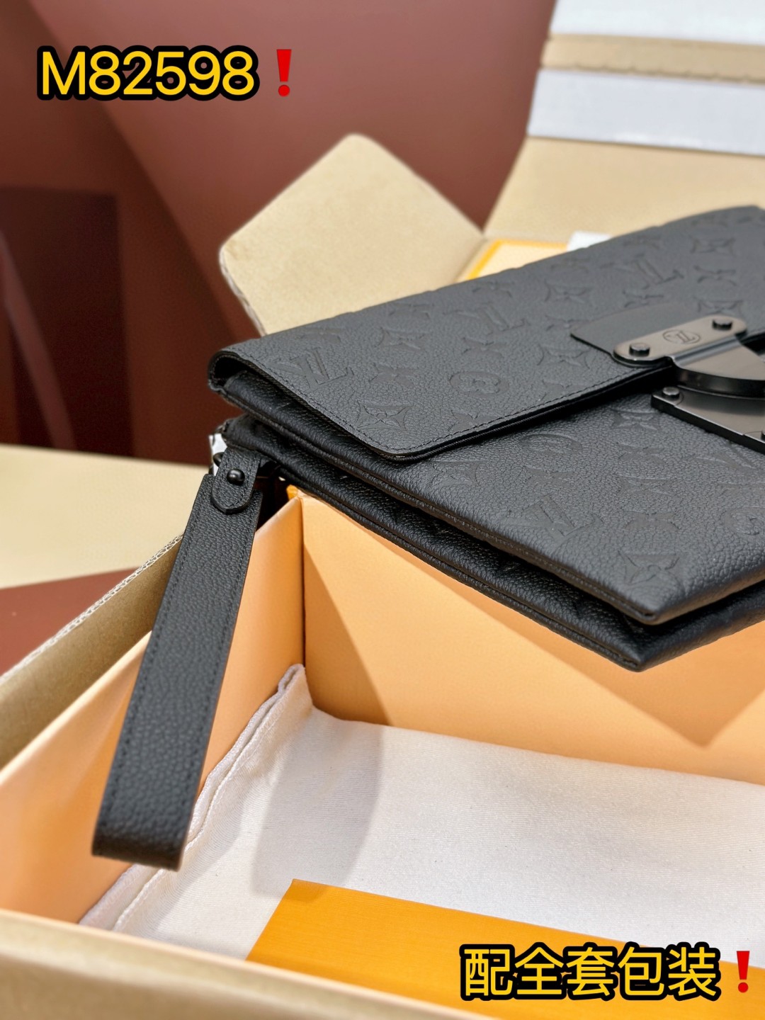 LOUIS VUITTON S-Lock Pochette 字母图案压花 S锁磁力扣涂层帆布拼牛皮革 手提包 手拿包 黑色 M82559