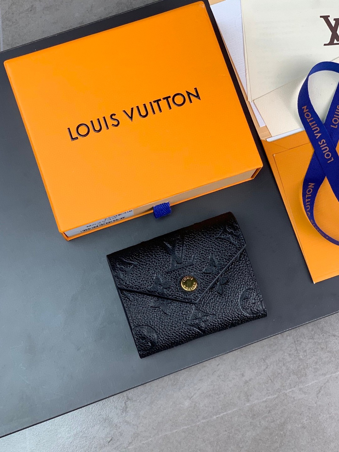 LOUIS VUITTON ZOE 字母logo压花 钱夹 钱包 女款 黑色 M62935
