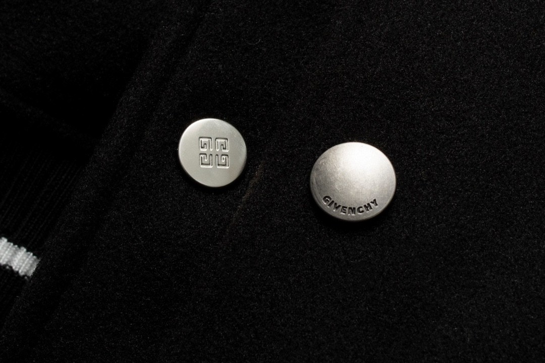 Givenchy 纪梵希 立领字母印花皮袖子 长袖 夹克 棒球服 外套 秋冬款 黑色 BM011S6Y16-004