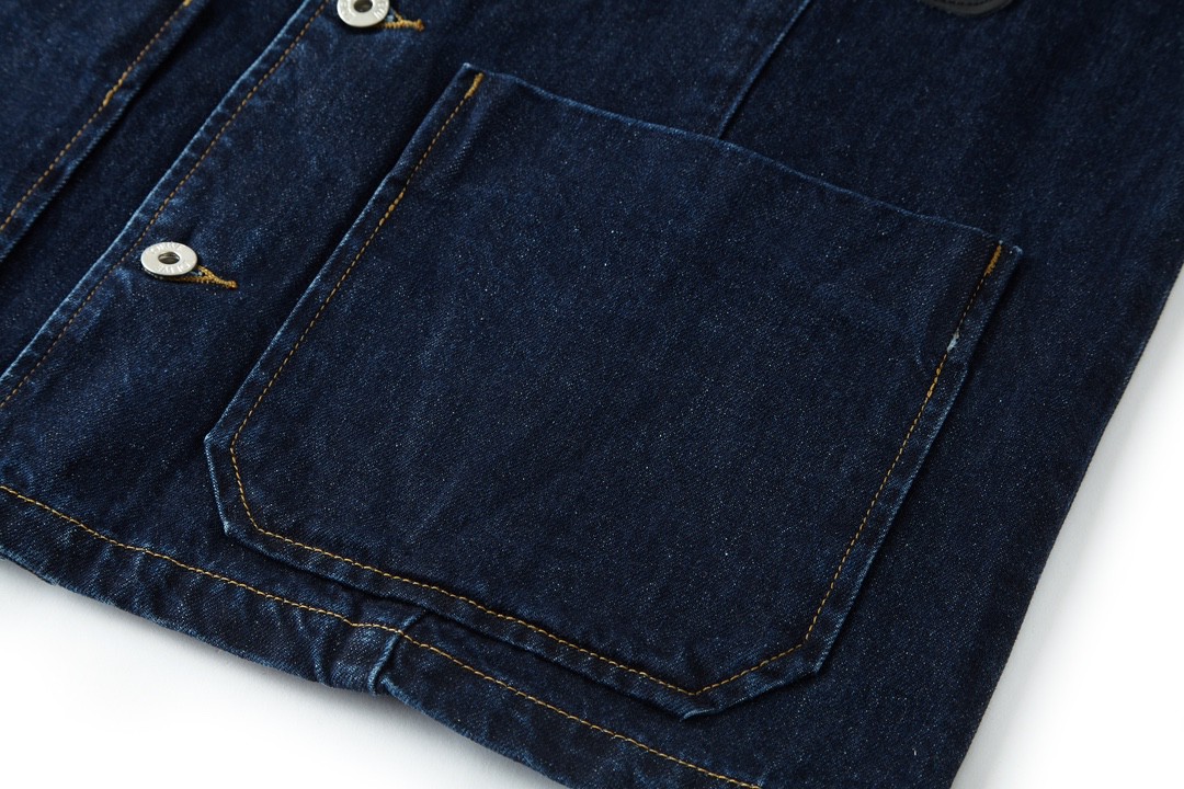 Loewe 罗意威 胸口皮口袋印花牛仔外套 衬衫 牛仔衣 长袖 秋冬 蓝色 H526Y13X205110