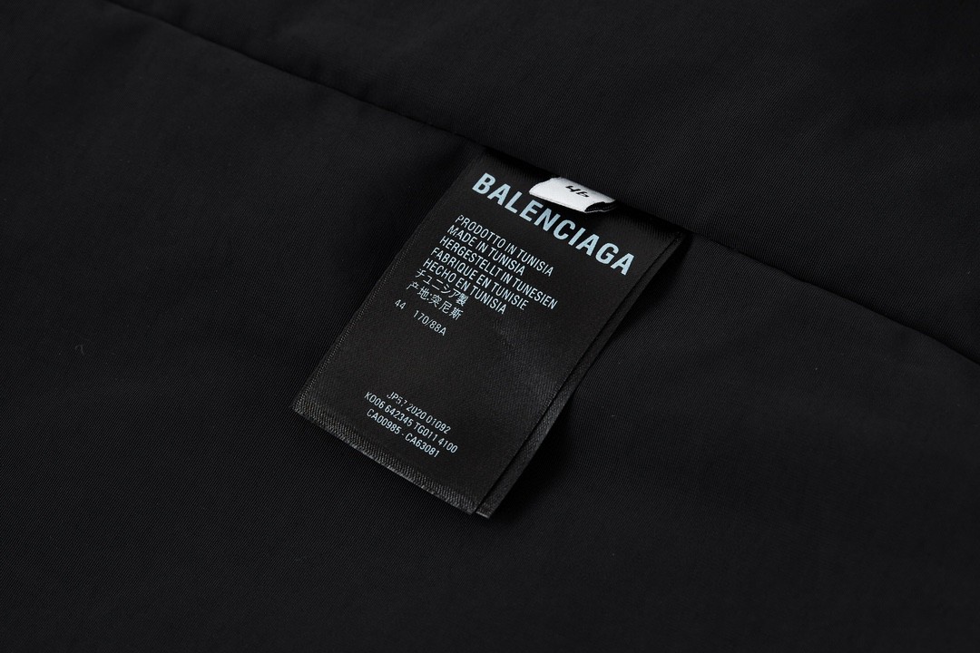 Balenciaga 巴黎世家 刺绣Logo字母 长袖 夹克 冲锋衣 外套 秋冬 黑色 642341TYB181000