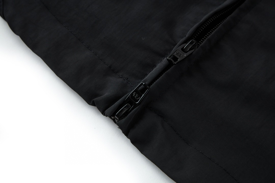 Balenciaga 巴黎世家 刺绣Logo字母 长袖 夹克 冲锋衣 外套 秋冬 黑色 642341TYB181000