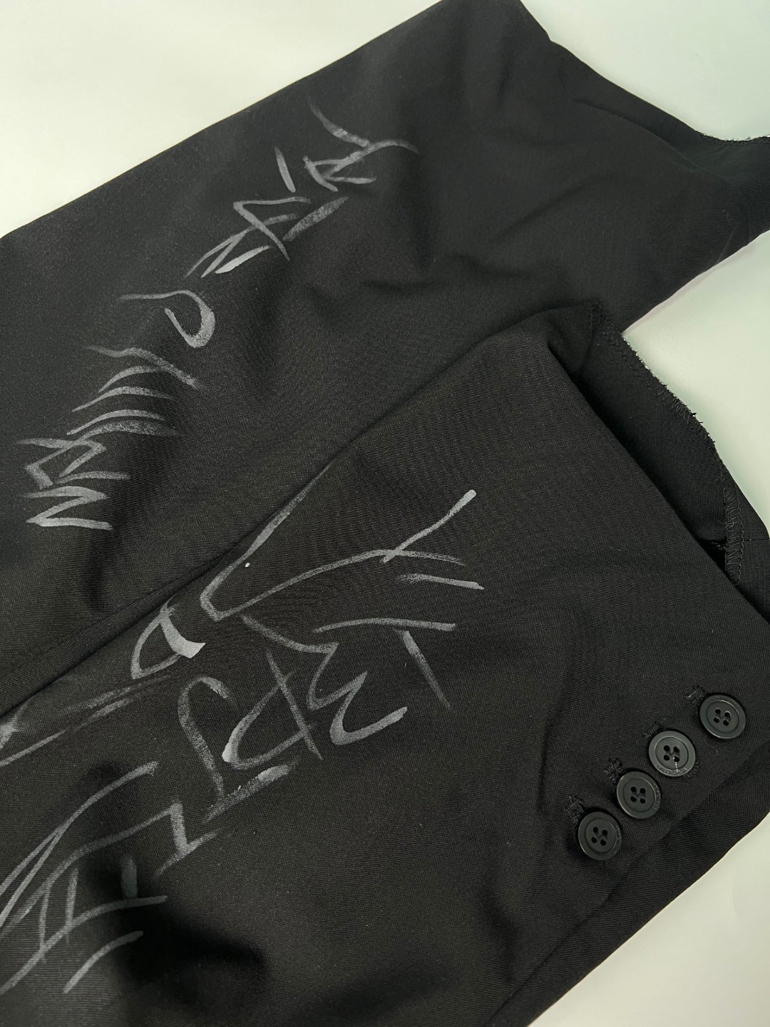 Balenciaga 巴黎世家 SS23 涂鸦印花单排扣西装外套 宽松 秋冬 黑色 739591TOT031000