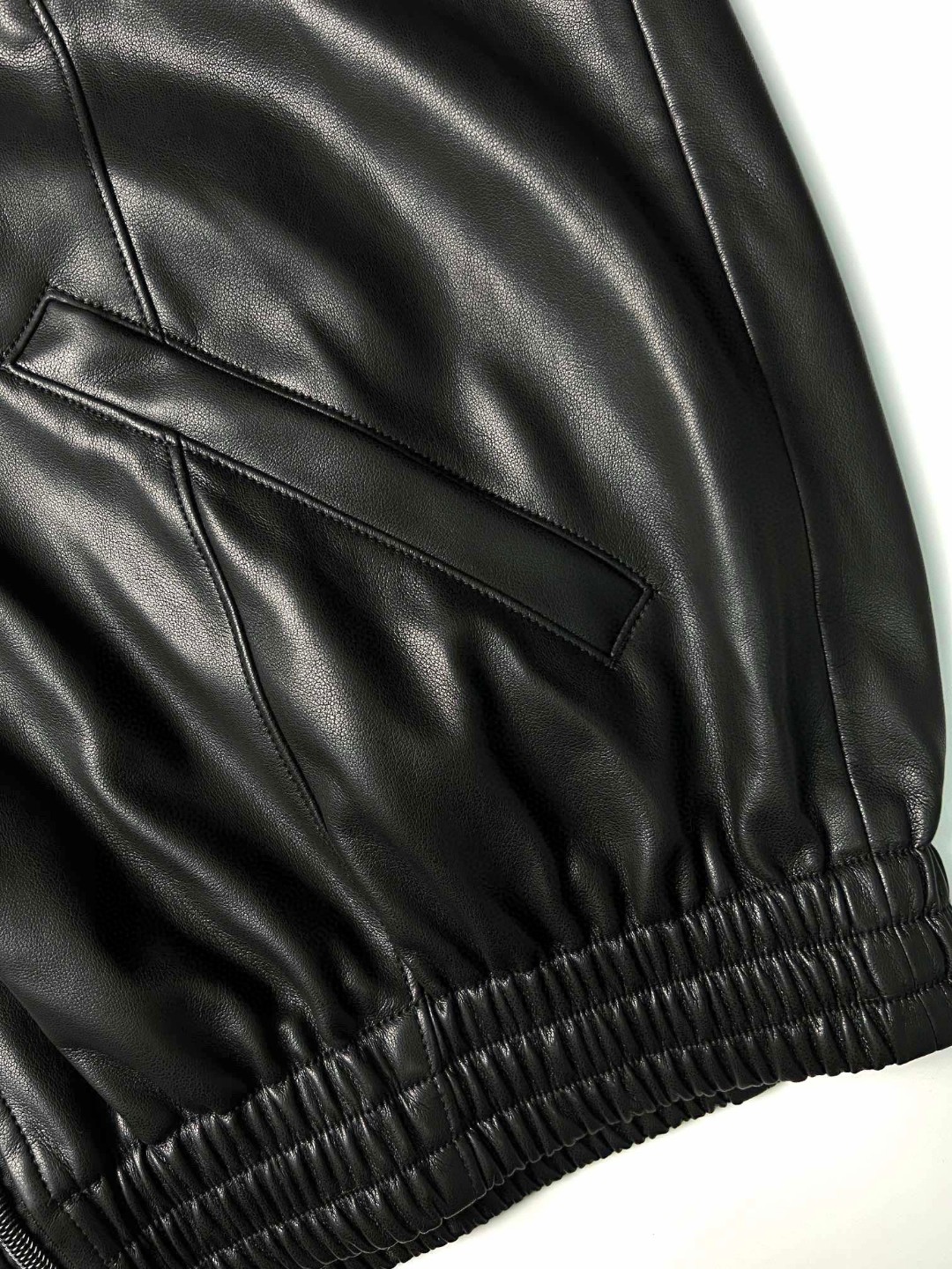 Balenciaga 巴黎世家 SS23 字母刺绣Logo 连帽夹克 皮衣 宽松 外套 秋冬款 黑色 697771TMS021000