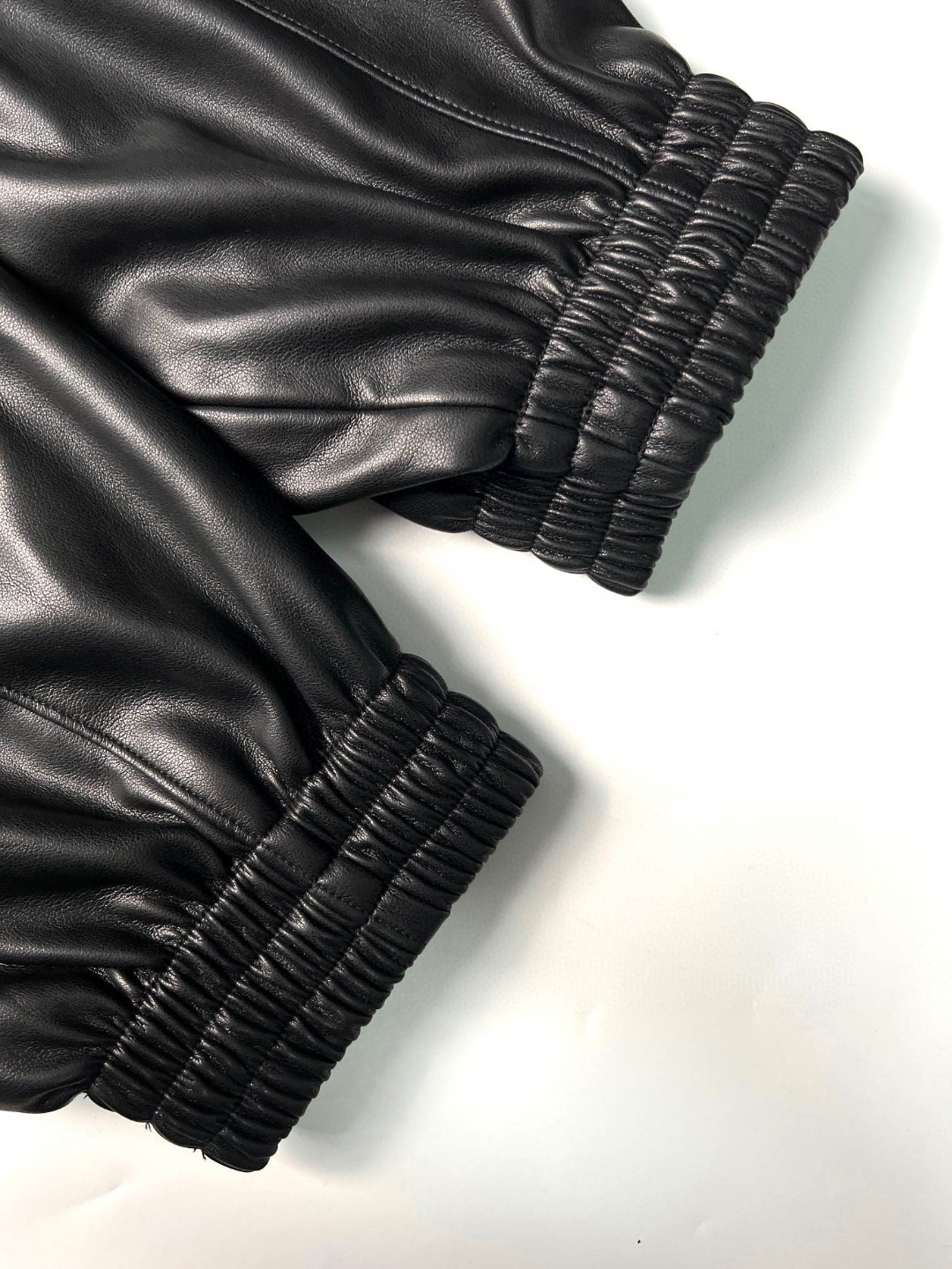 Balenciaga 巴黎世家 SS23 字母刺绣Logo 连帽夹克 皮衣 宽松 外套 秋冬款 黑色 697771TMS021000