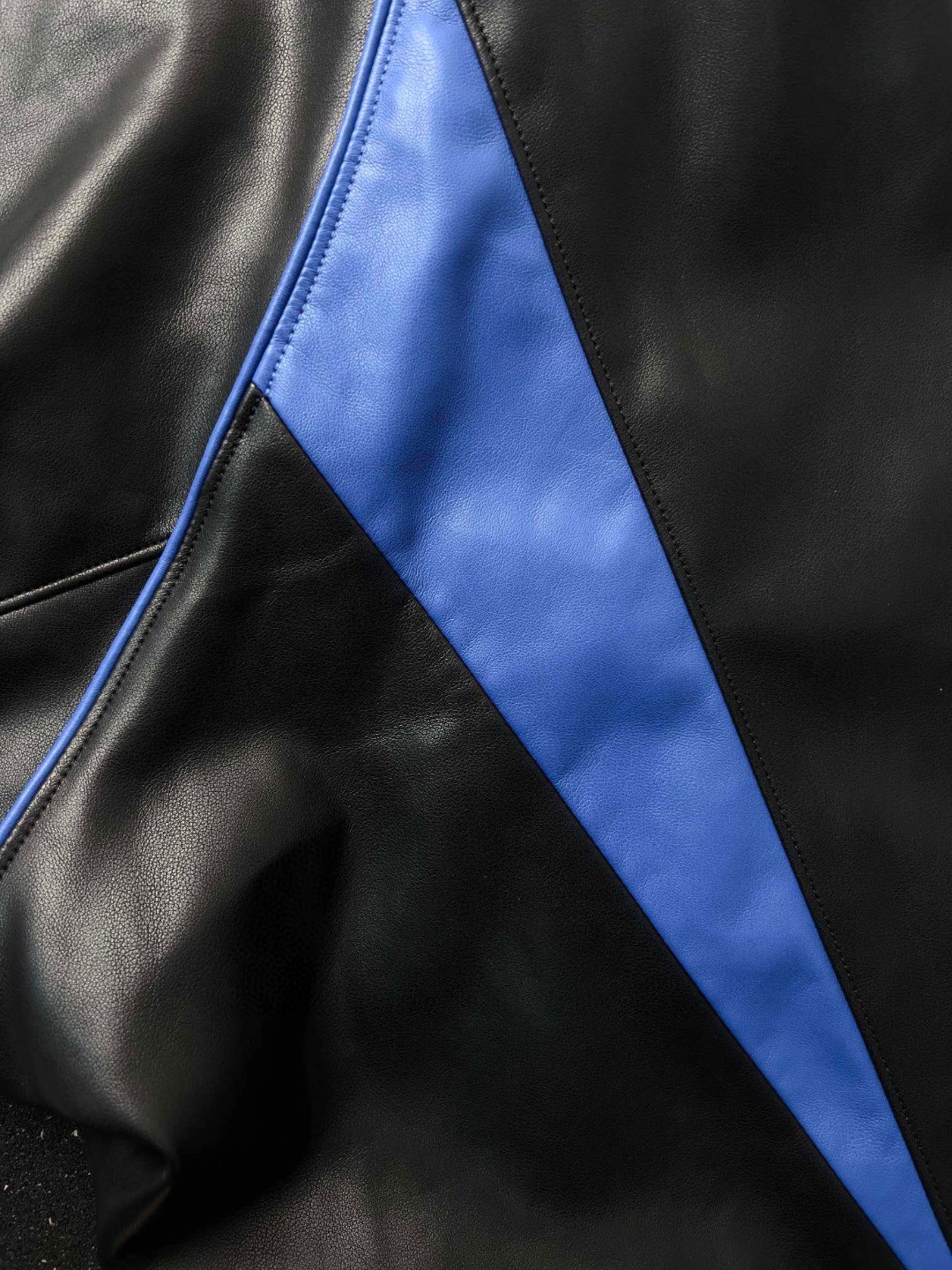 Balenciaga 巴黎世家 拼色字母logo印花 连帽皮衣 外套 夹克 秋冬 黑色 697771TMS021972