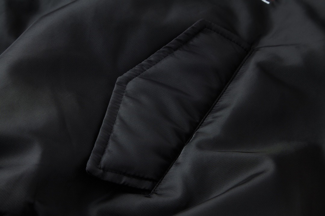 Balenciaga 巴黎世家 FW23 刺绣字母立领夹克 棒球服 棉服 长袖 外套 秋冬 黑色 763434TNO271000