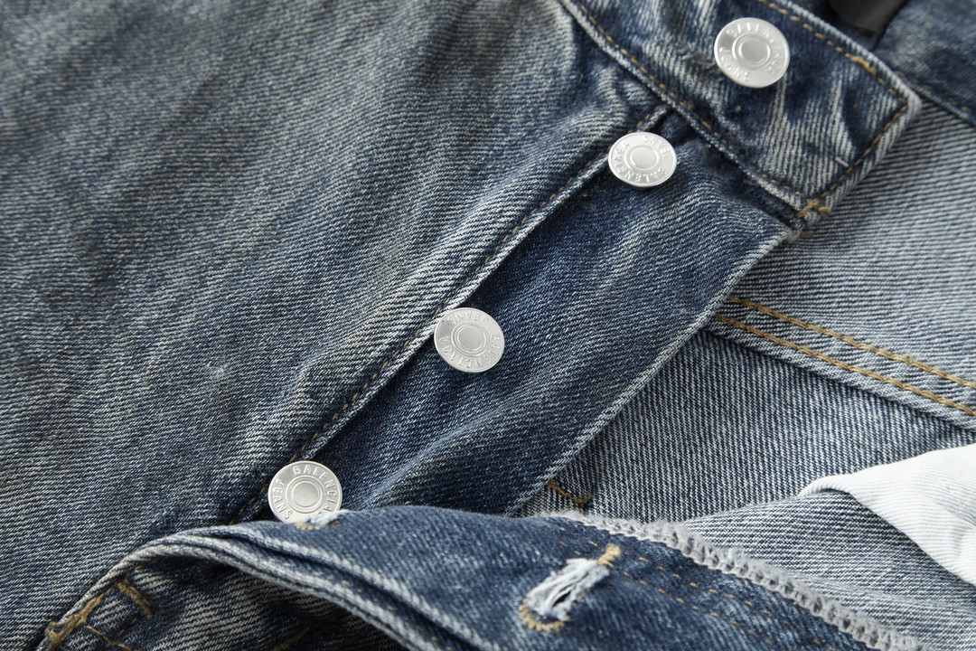 Balenciaga 巴黎世家 水洗破洞牛仔裤 长裤 男款 蓝色