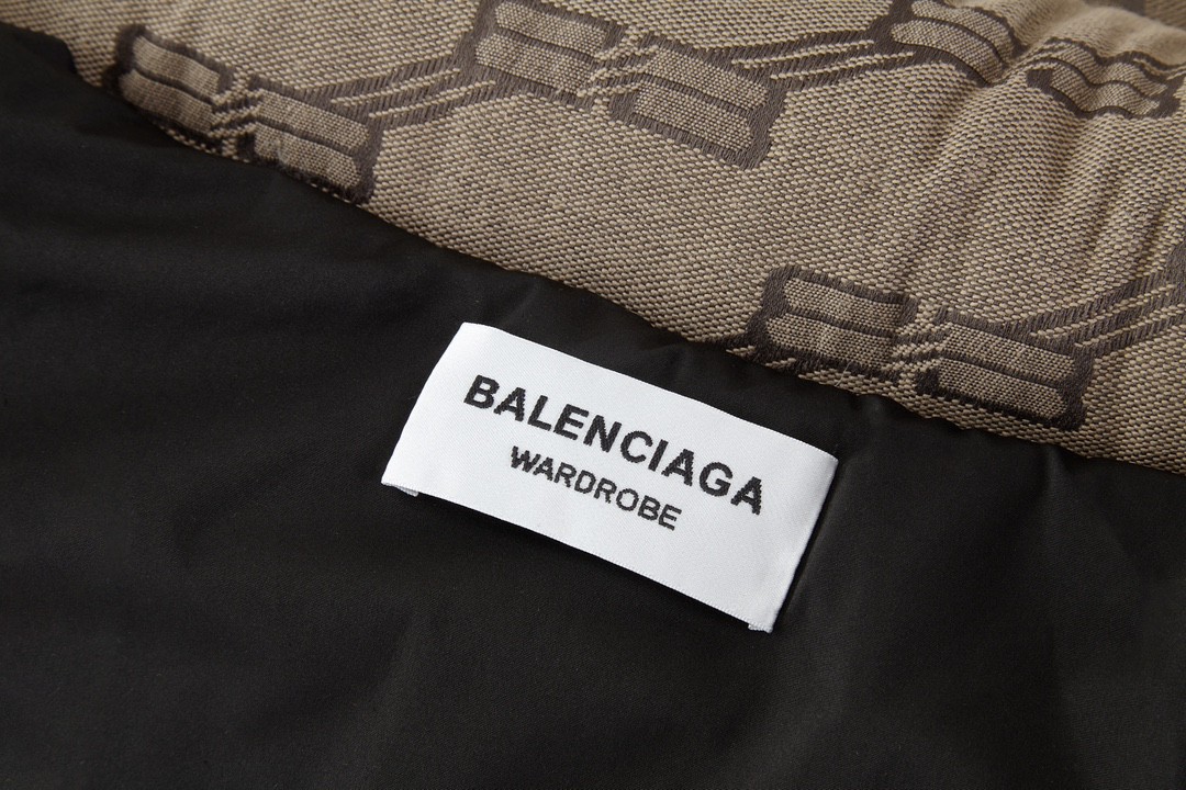 Balenciaga 巴黎世家 SS22 字母Logo满印立领夹克 外套 保暖 棉服 长袖 冬季 男女同款 棕色 