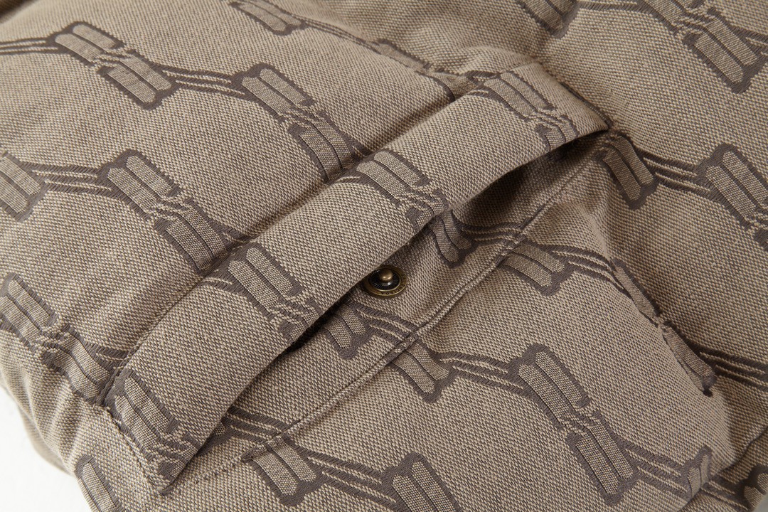 Balenciaga 巴黎世家 SS22 字母Logo满印立领夹克 外套 保暖 棉服 长袖 冬季 男女同款 棕色 