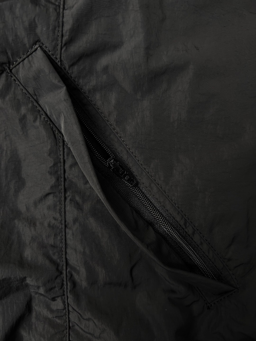 Balenciaga 巴黎世家 FW23 Logo字母印花撞色防晒立领夹克 长袖 冲锋衣 外套 秋冬 黑色 751726TOO481000