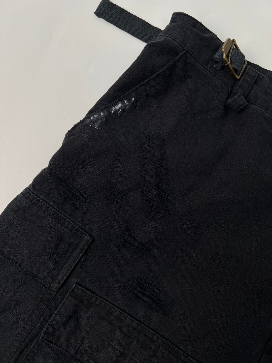 Balenciaga 巴黎世家 SS23 做旧破洞隐藏式拉链休闲裤 长裤 工装裤 男款 黑色 746493TKP271000