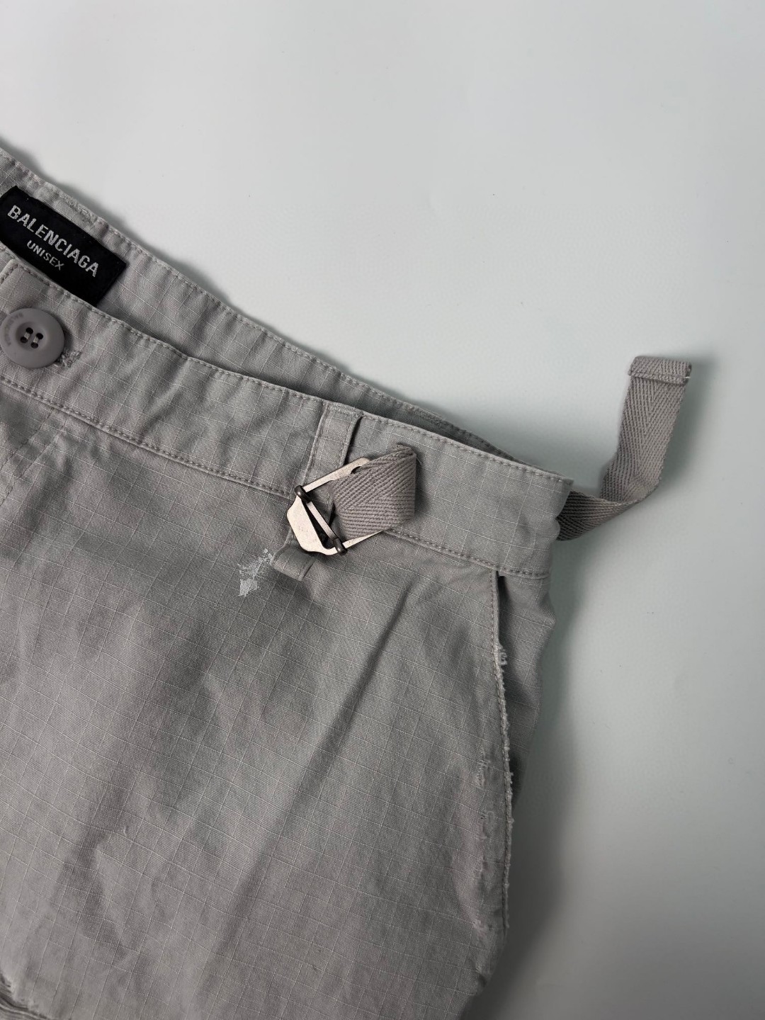 Balenciaga 巴黎世家 SS23 做旧破洞隐藏式拉链休闲裤 长裤 工装裤 男款 灰白色 746493TKP271400