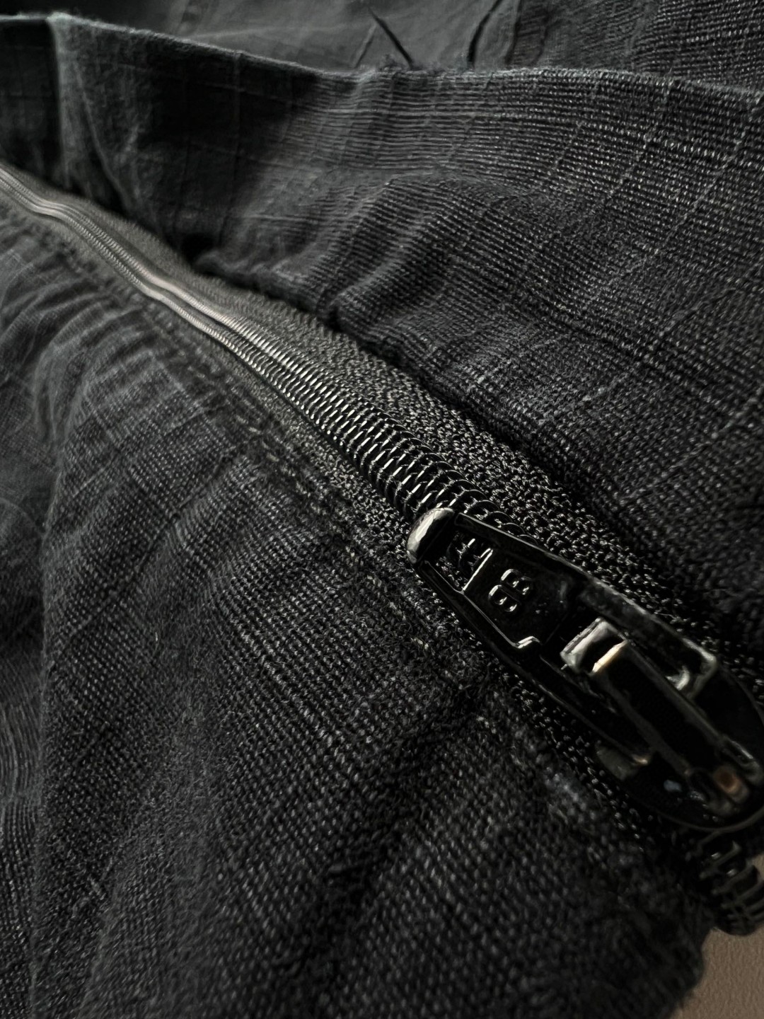 Balenciaga 巴黎世家 SS23 做旧破洞隐藏式拉链休闲裤 长裤 工装裤 男款 黑色 746493TKP271000