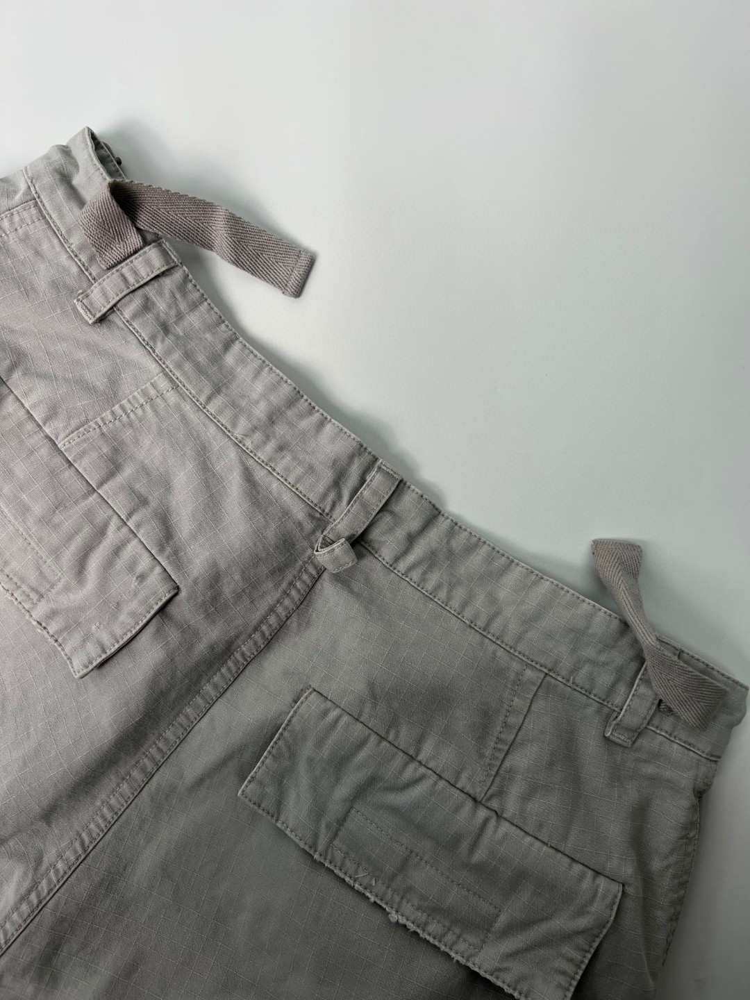 Balenciaga 巴黎世家 SS23 做旧破洞隐藏式拉链休闲裤 长裤 工装裤 男款 灰白色 746493TKP271400