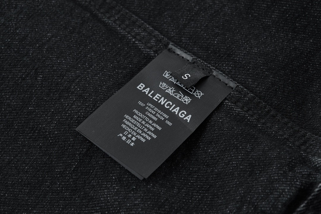 Balenciaga 巴黎世家 背后字母logo涂鸦印花 牛仔外套 牛仔衣 秋冬 黑色 724646WTNW541129