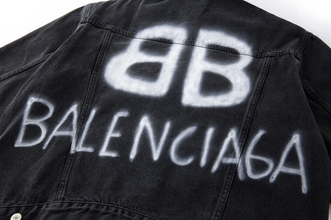 Balenciaga 巴黎世家 纯色落肩设计后背涂鸦大logo 牛仔外套 牛仔衣 长袖 夹克 秋冬 黑色 678354TIWA20114