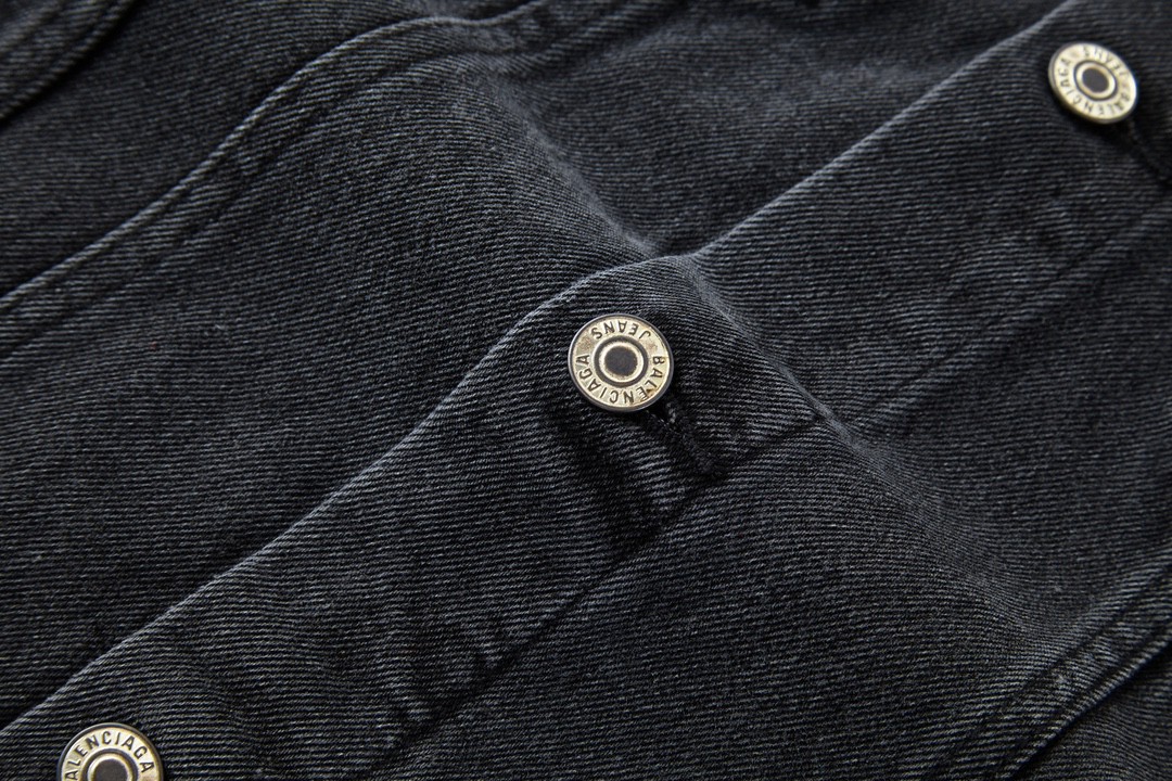 Balenciaga 巴黎世家 纯色落肩设计后背涂鸦大logo 牛仔外套 牛仔衣 长袖 夹克 秋冬 黑色 678354TIWA20114