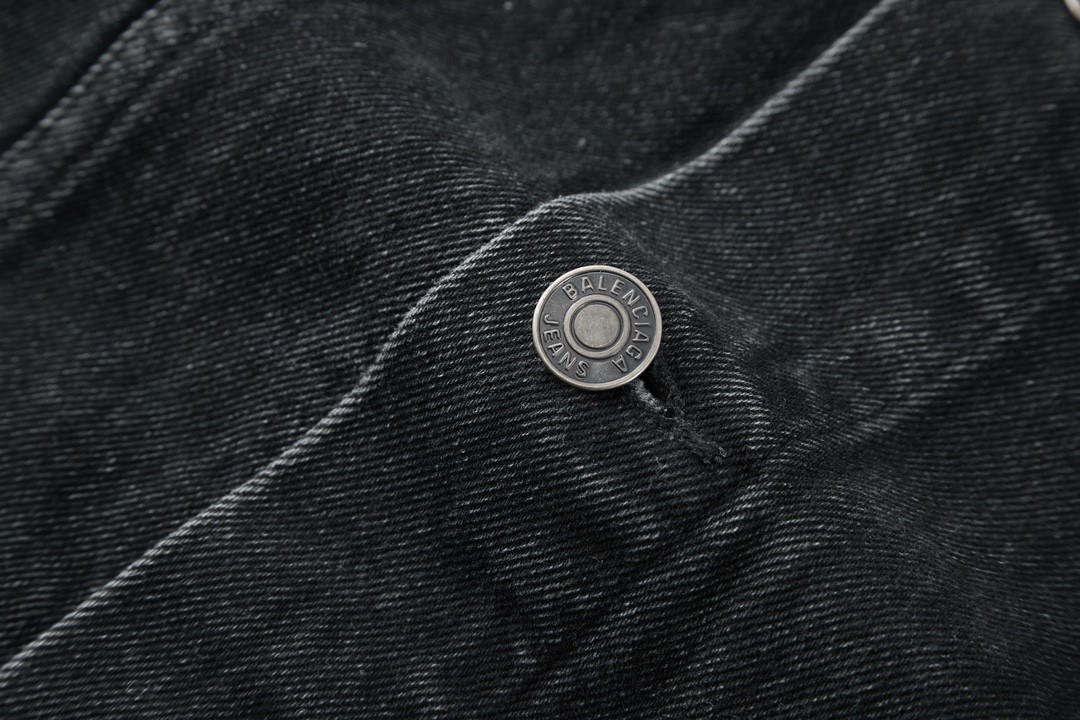 Balenciaga 巴黎世家 背后字母logo涂鸦印花 牛仔外套 牛仔衣 秋冬 黑色 724646WTNW541129