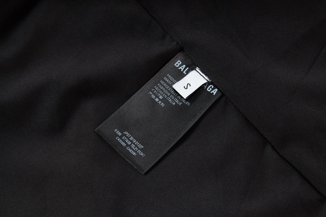 Balenciaga 巴黎世家 Logo字母弹幕 夹克 长袖 冲锋衣 外套 秋冬 黑色 