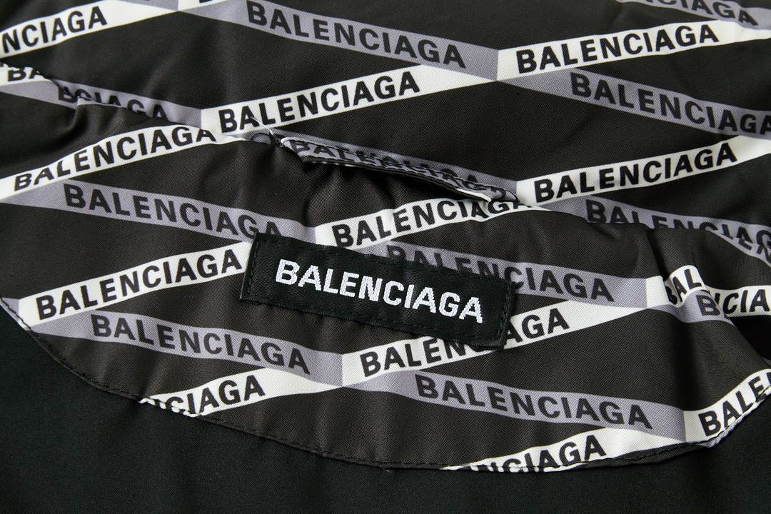 Balenciaga 巴黎世家 Logo字母弹幕 夹克 长袖 冲锋衣 外套 秋冬 黑色 