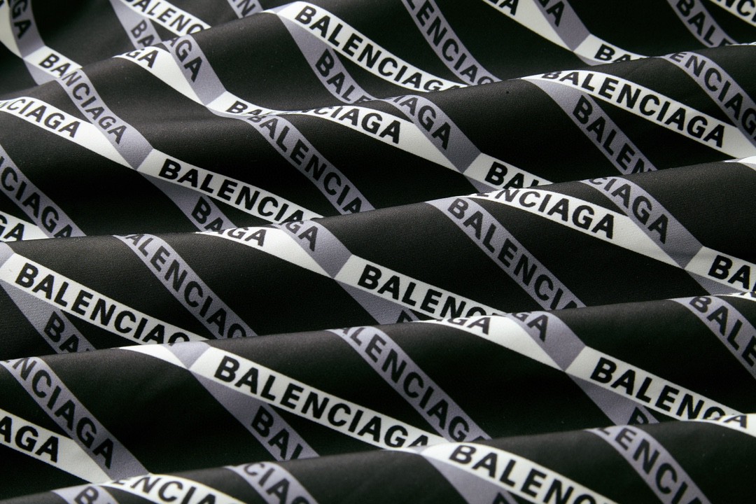 Balenciaga 巴黎世家 Logo字母弹幕 夹克 长袖 冲锋衣 外套 秋冬 黑色 