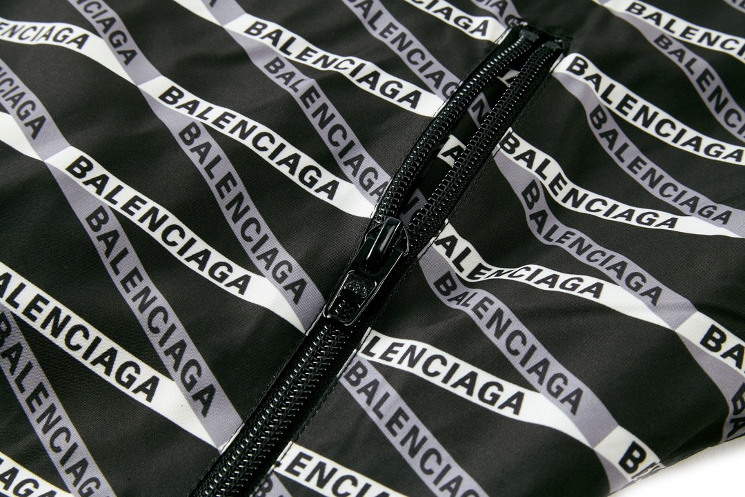Balenciaga 巴黎世家 Logo字母弹幕 夹克 长袖 冲锋衣 外套 秋冬 黑色 