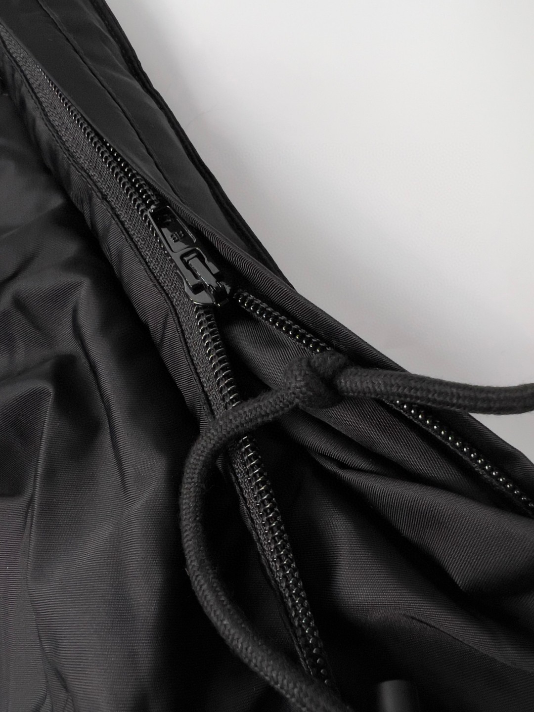 Balenciaga 巴黎世家 Logo字母印花防晒连帽夹克 长袖 冲锋衣 外套 秋冬 黑色 738762TLO251000