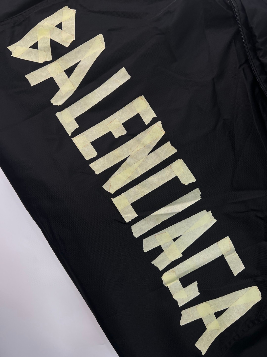 Balenciaga 巴黎世家 Logo字母印花防晒连帽夹克 长袖 冲锋衣 外套 秋冬 黑色 738762TLO251000